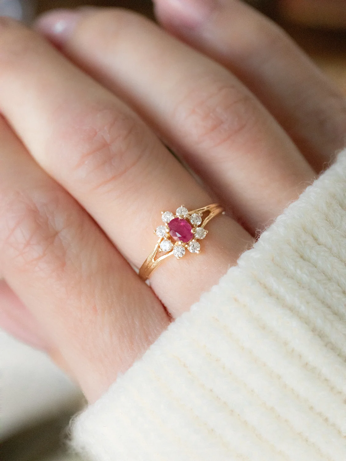 LA LISE, adorable bague marguerite rubis & oxydes 💫