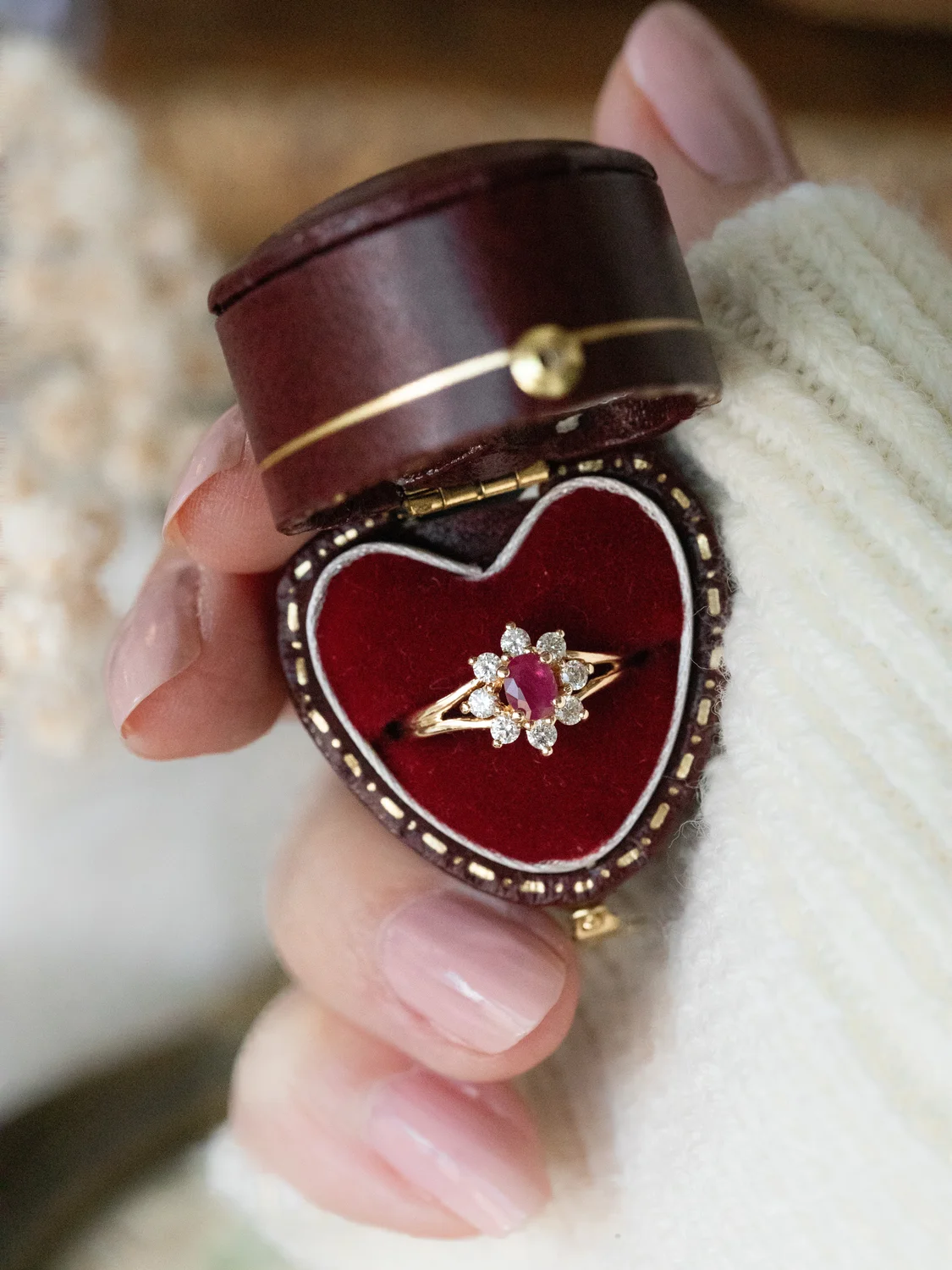 LA LISE, adorable bague marguerite rubis & oxydes 💫