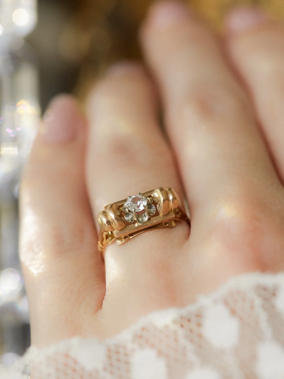 LA ELVIRE, élégante bague pont en or rose et saphir blanc 💫