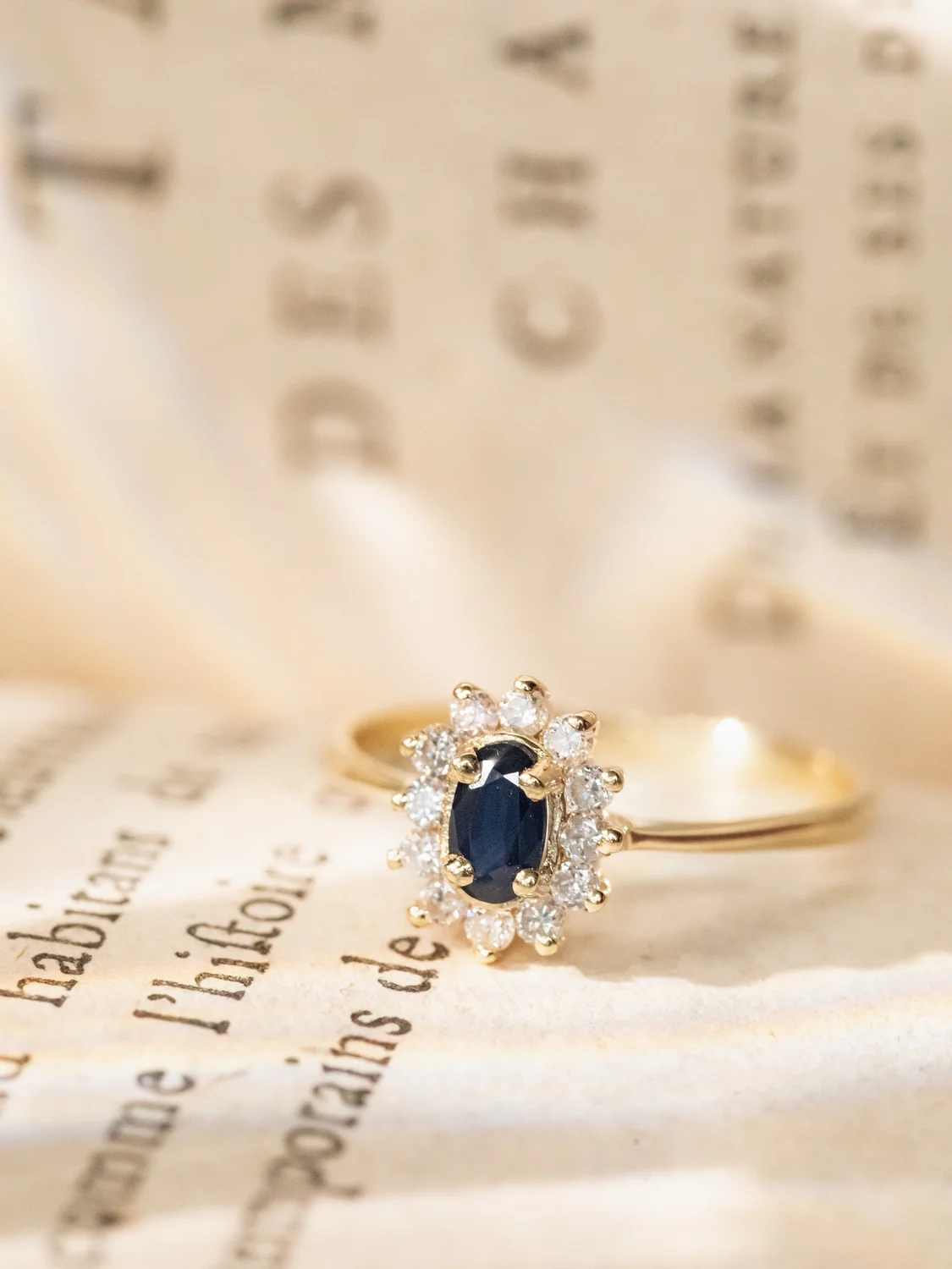LA ISA, magnifique et délicate bague Marguerite saphir & diamants