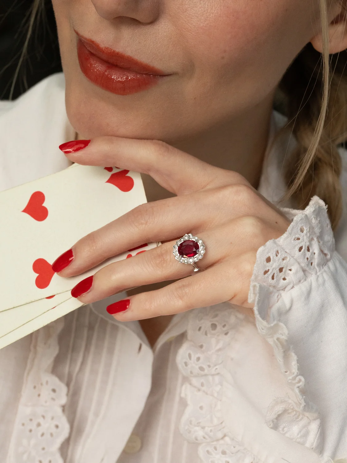 LA HABANERA, splendide bague Pompadour de style Art Déco en or blanc 18 carats, rubis et diamants 💫
