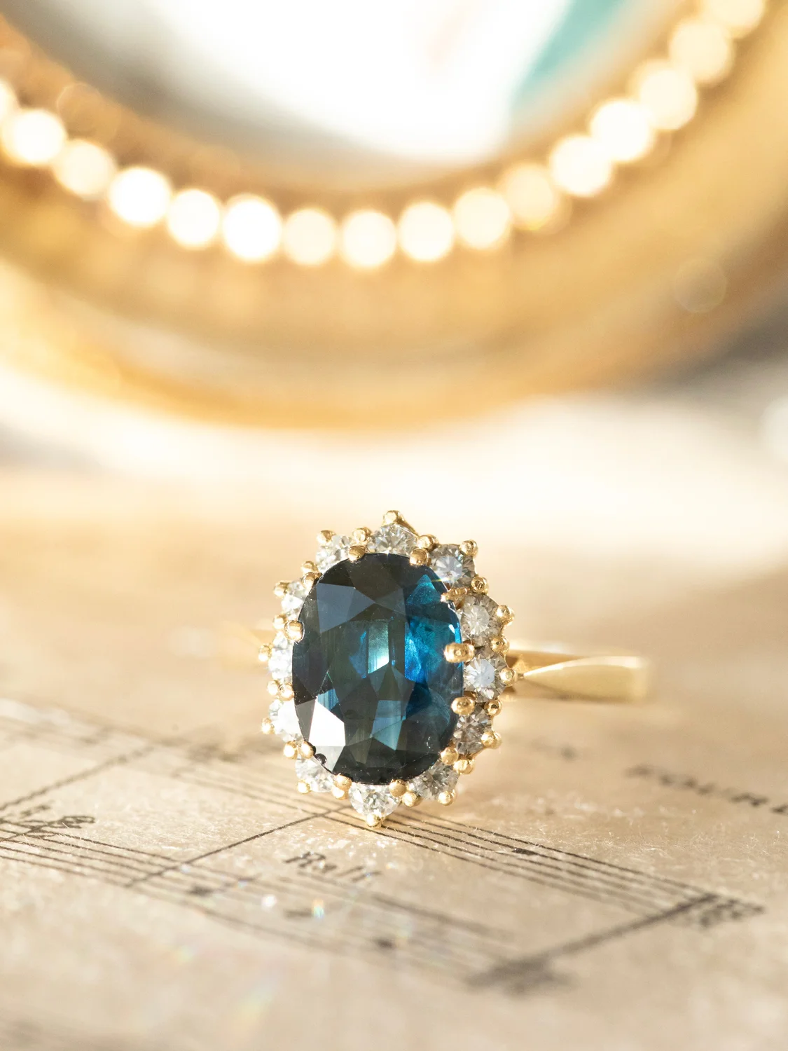 LA PHILOMÈNE, sublime bague halo en or 18 carats, saphir & entourage de diamants ✨