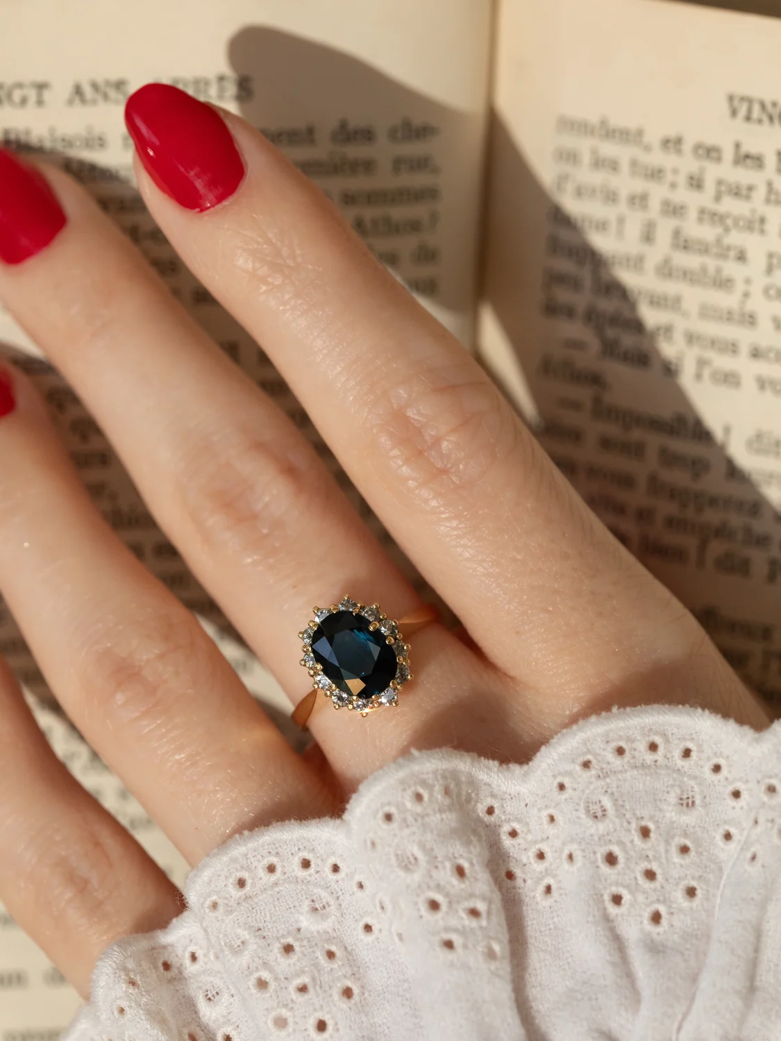LA PHILOMÈNE, sublime bague halo en or 18 carats, saphir & entourage de diamants ✨