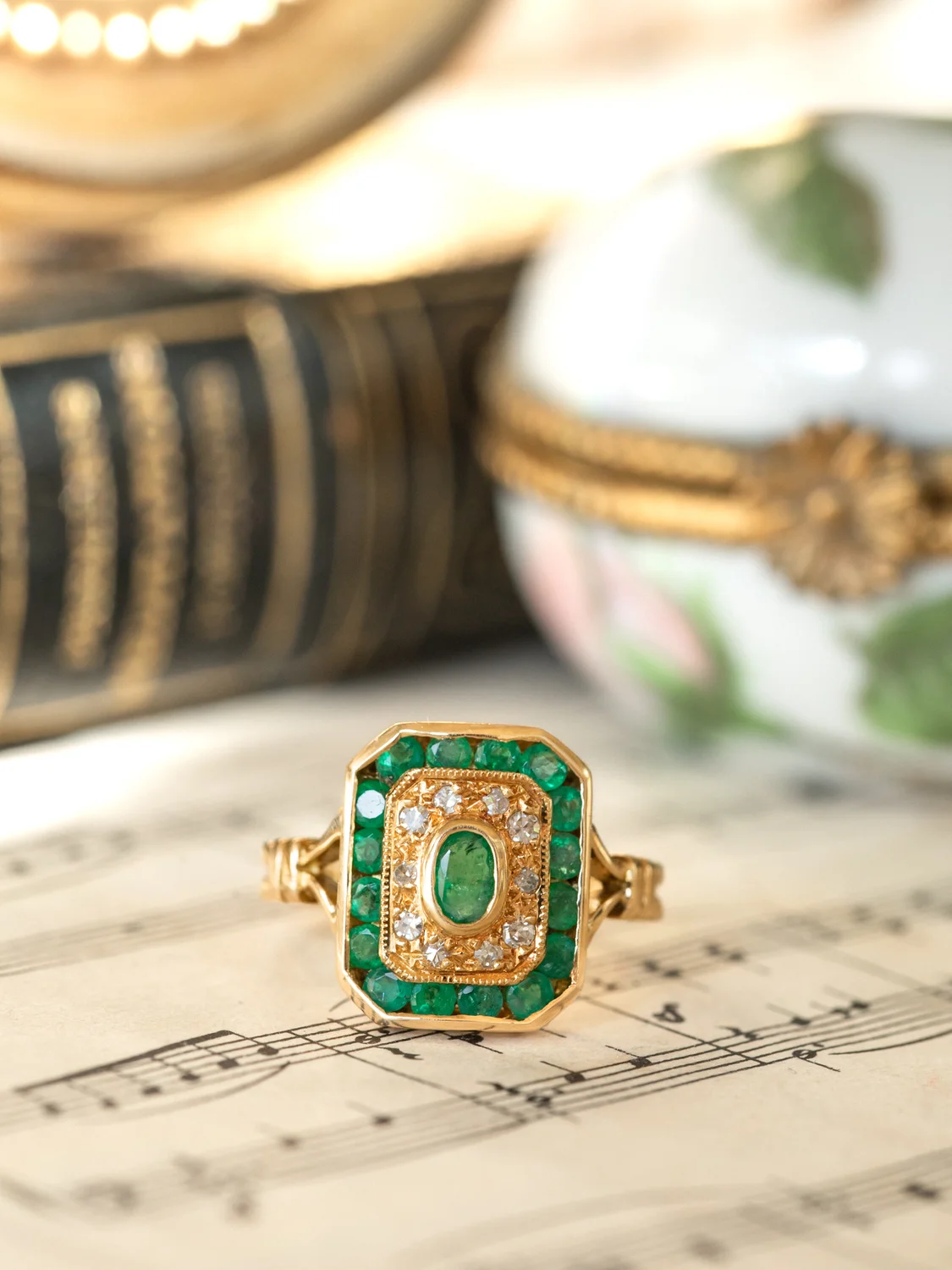 LA LEONORA, magnifique bague octogonale vintage de style Art Déco en émeraudes & diamants 