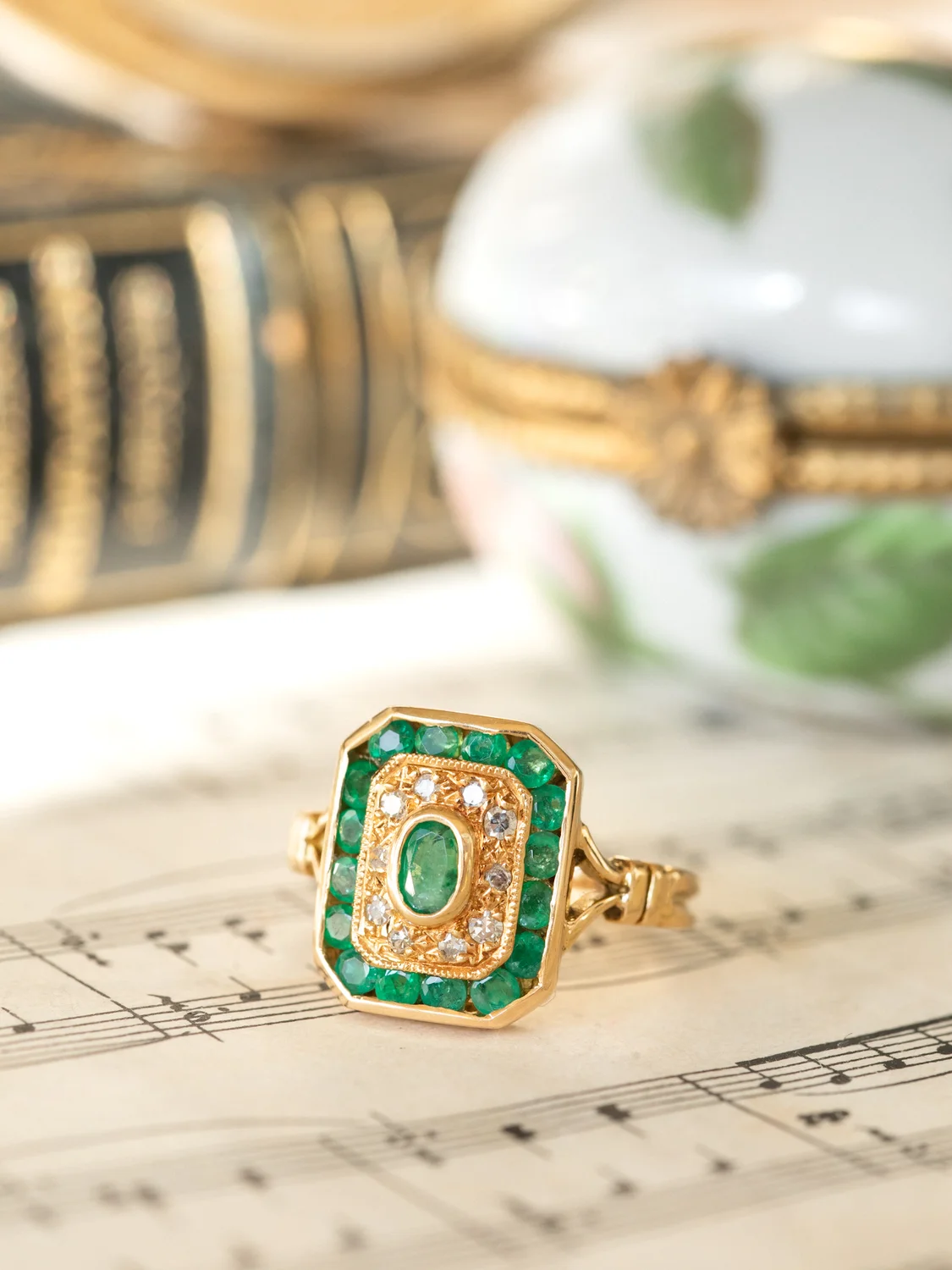 LA LEONORA, magnifique bague octogonale vintage de style Art Déco en émeraudes & diamants 