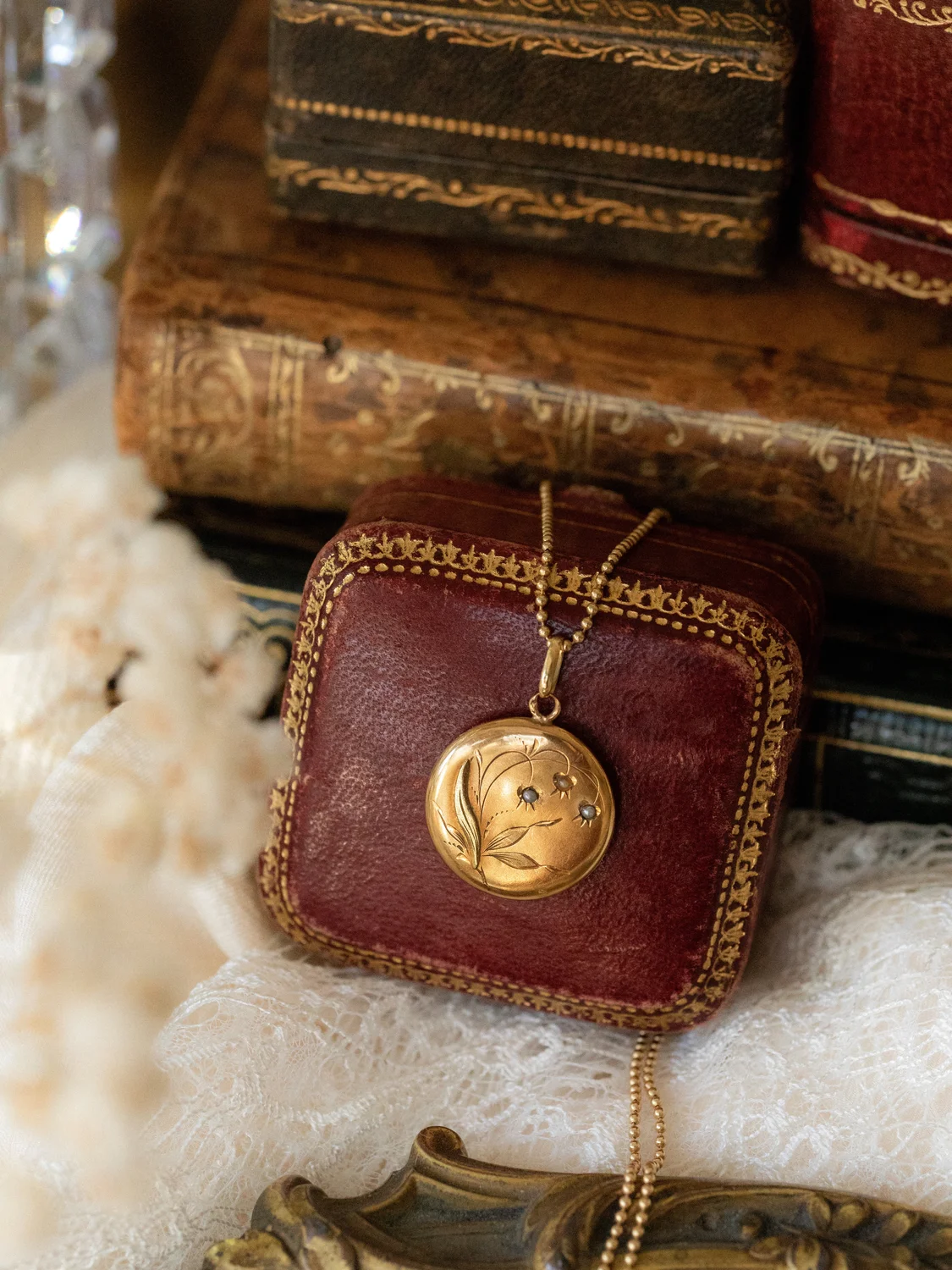 LA ROSÉE, délicat pendentif Art Nouveau en or et demi-perles 💫