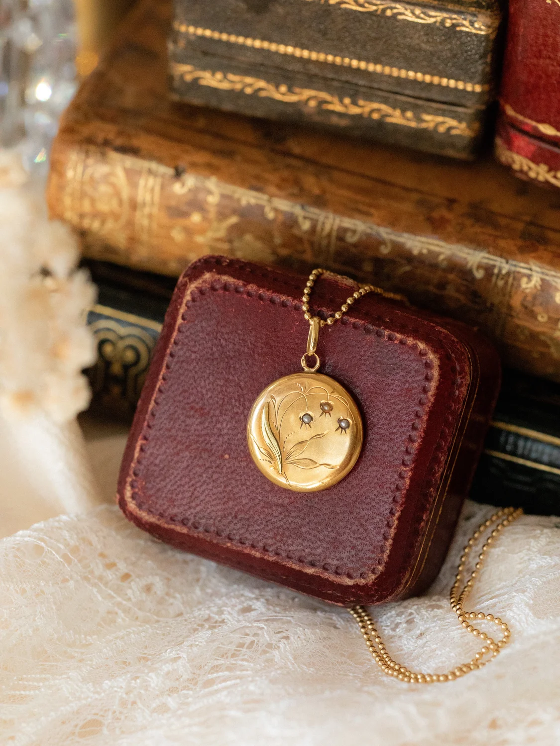 LA ROSÉE, délicat pendentif Art Nouveau en or et demi-perles 💫
