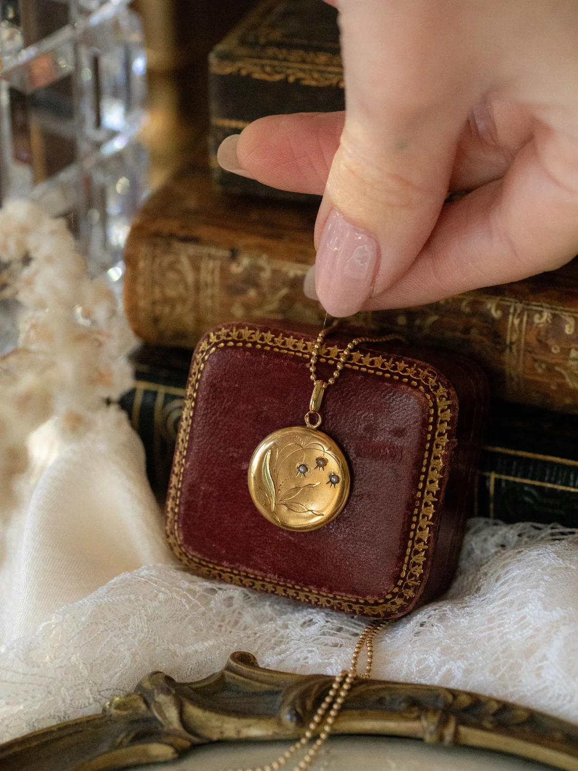 LA ROSÉE, délicat pendentif Art Nouveau en or et demi-perles 💫
