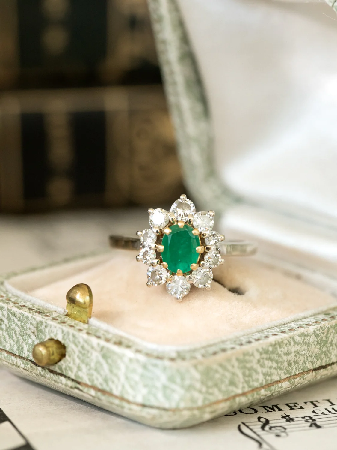 LA FLORINE, magnifique bague Marguerite vintage en or 18 carats, émeraude et diamants scintillants ✨