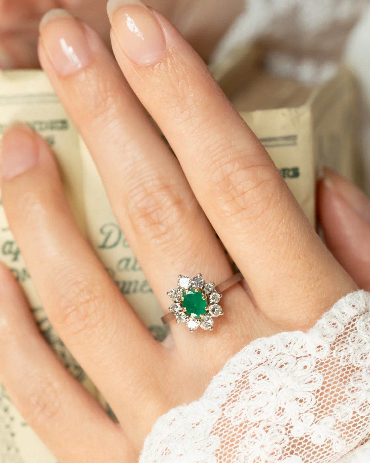LA FLORINE, magnifique bague Marguerite vintage en or 18 carats, émeraude et diamants scintillants ✨