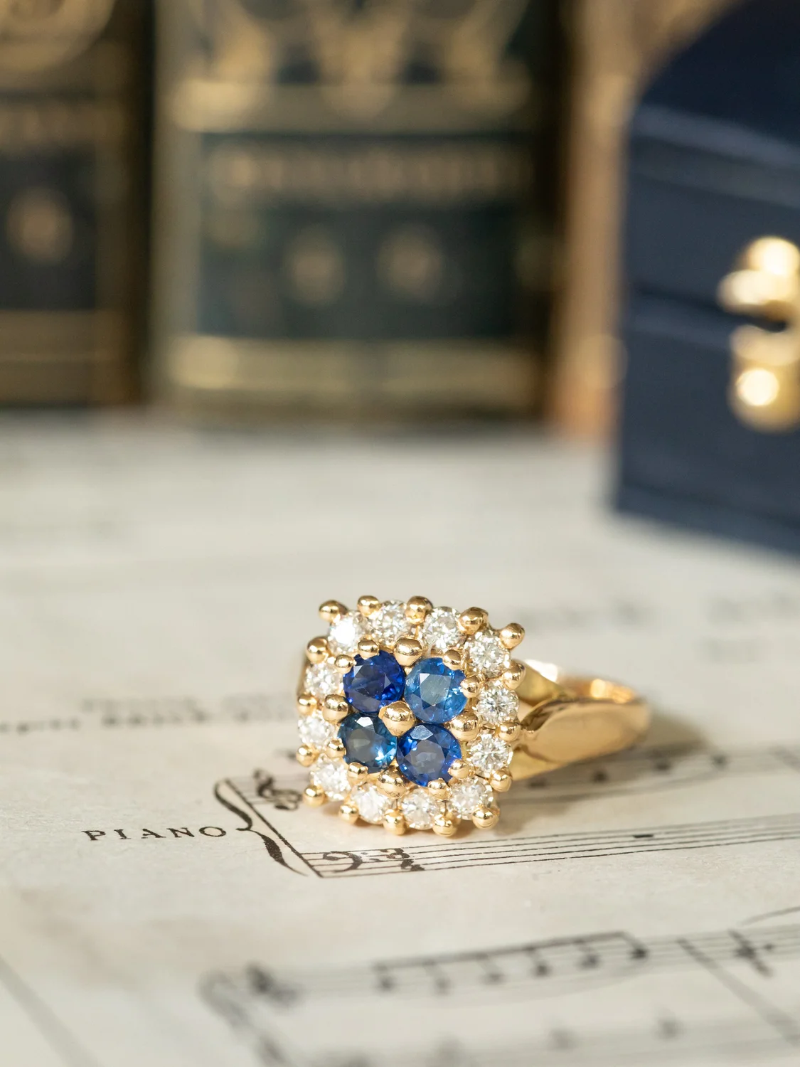 LA CARLA, magnifique bague carrée vintage en or 18 carats, saphirs & diamants étincelants 💫