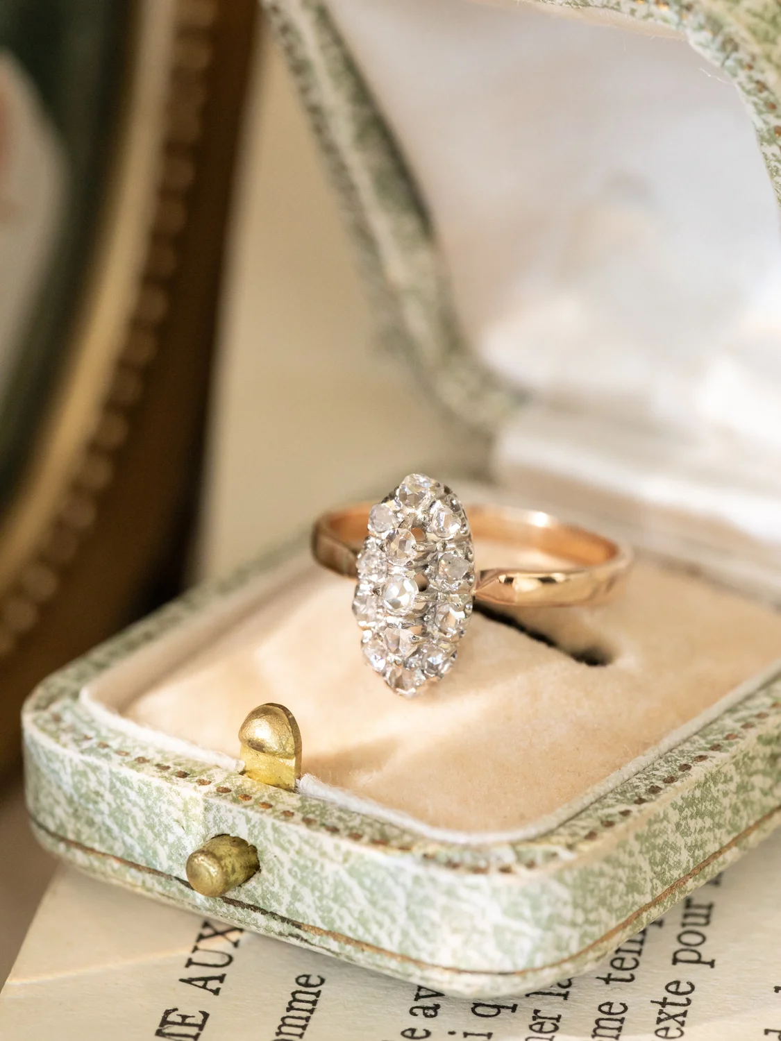 LA LÉONTINE, magnifique bague Marquise Belle Epoque (circa 1870) en or 18 carats, platine & constellation de diamants 💫