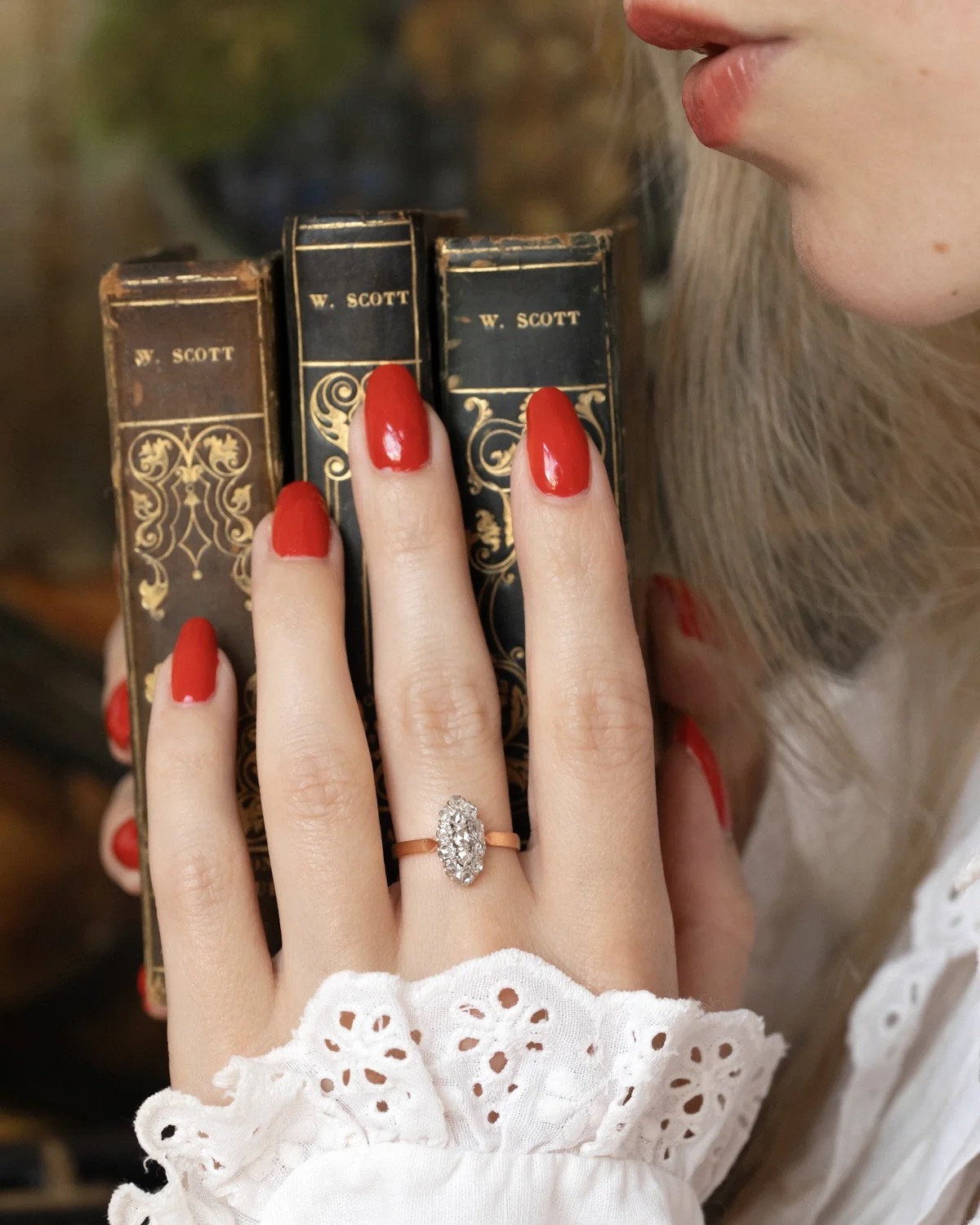 LA LÉONTINE, magnifique bague Marquise Belle Epoque (circa 1870) en or 18 carats, platine & constellation de diamants 💫