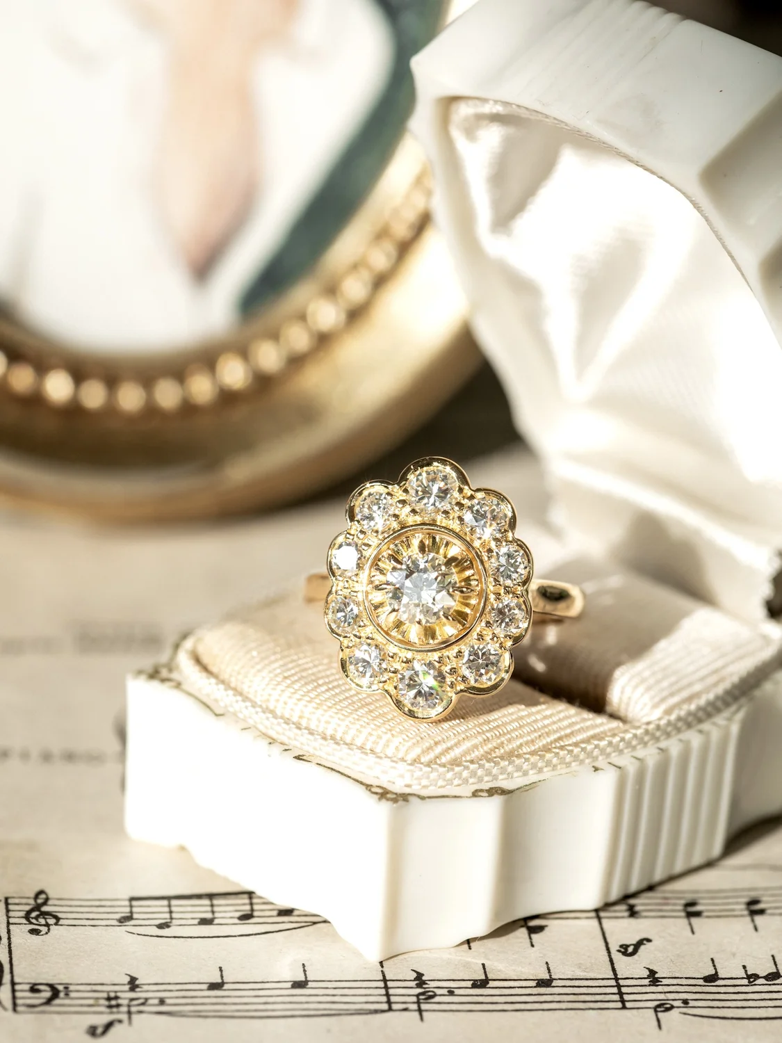 LA ISADORA, merveilleuse bague Marguerite ancienne de style Art Déco (circa 1935) en or 18 carats & diamants étincelants 💫