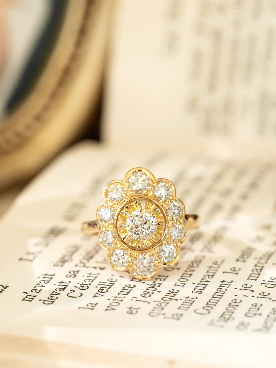 LA ISADORA, merveilleuse bague Marguerite ancienne de style Art Déco (circa 1935) en or 18 carats & diamants étincelants 💫