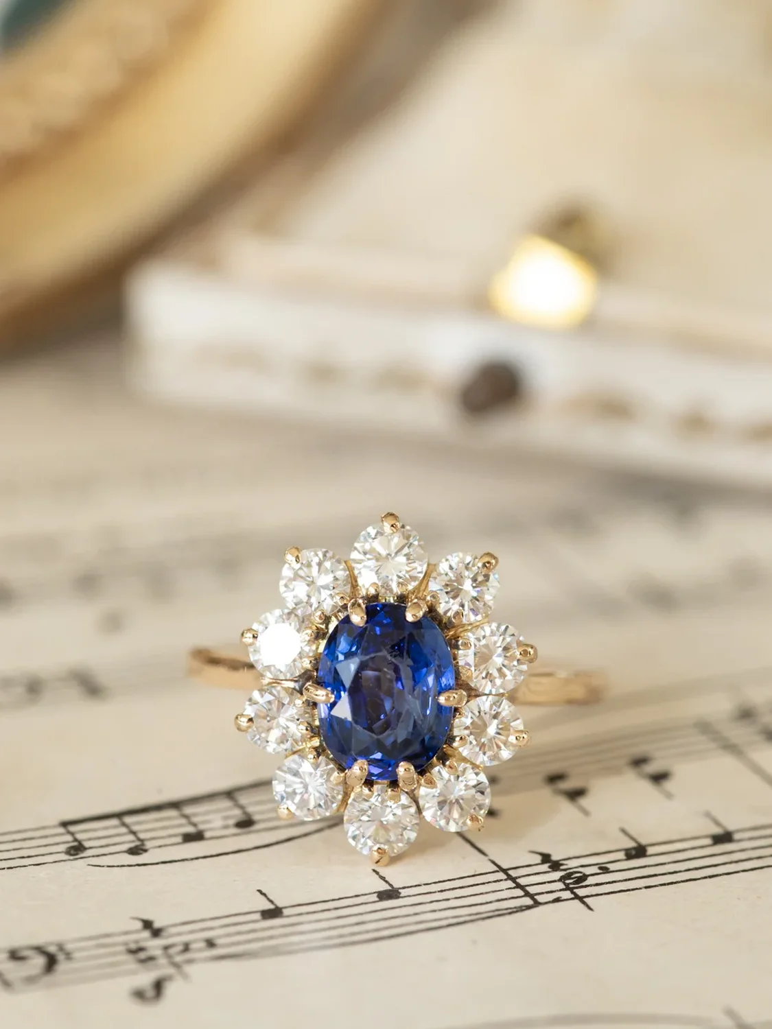 Bague en or avec saphir et diamants