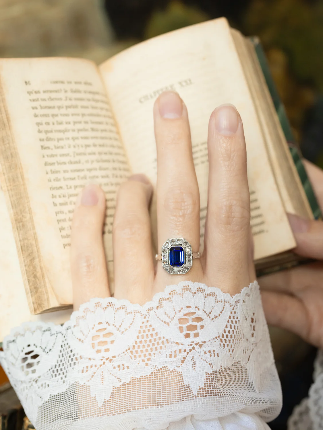 LA JOSÈPHE, magnifique bague octogonale Art Déco (circa 1935) en or blanc 18 carats, saphir Verneuil & diamants taille rose ✨