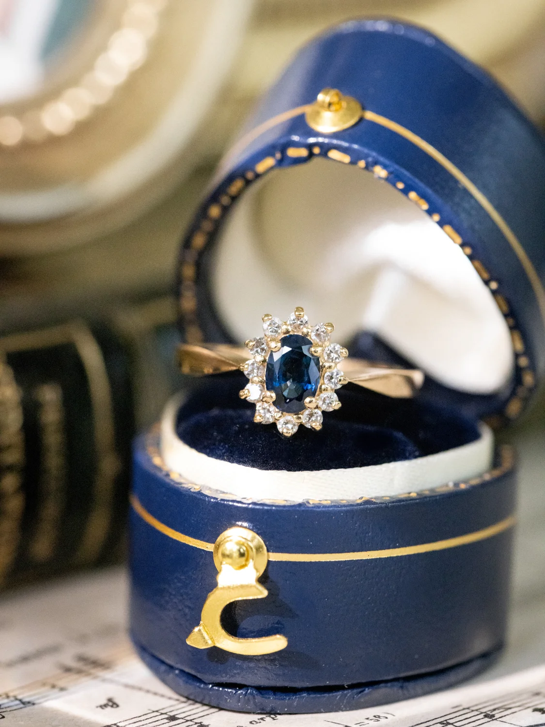 LA FLAVIE, adorable petite bague Marguerite vintage en or 18 carats, saphir & diamants ✨