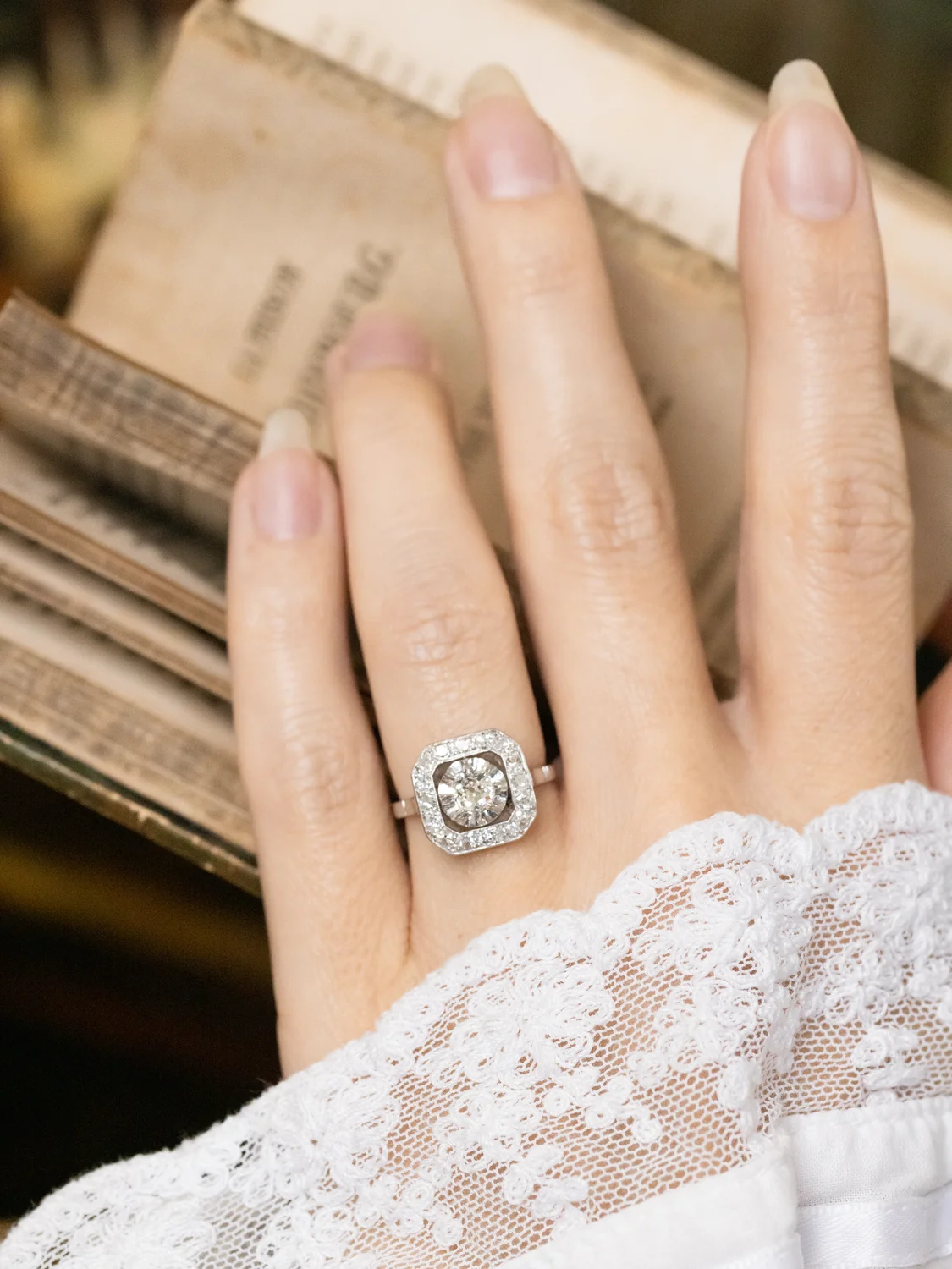 LA BILLIE, magnifique bague Art Déco (circa 1930) en or blanc 18 carats, platine & diamants ✨