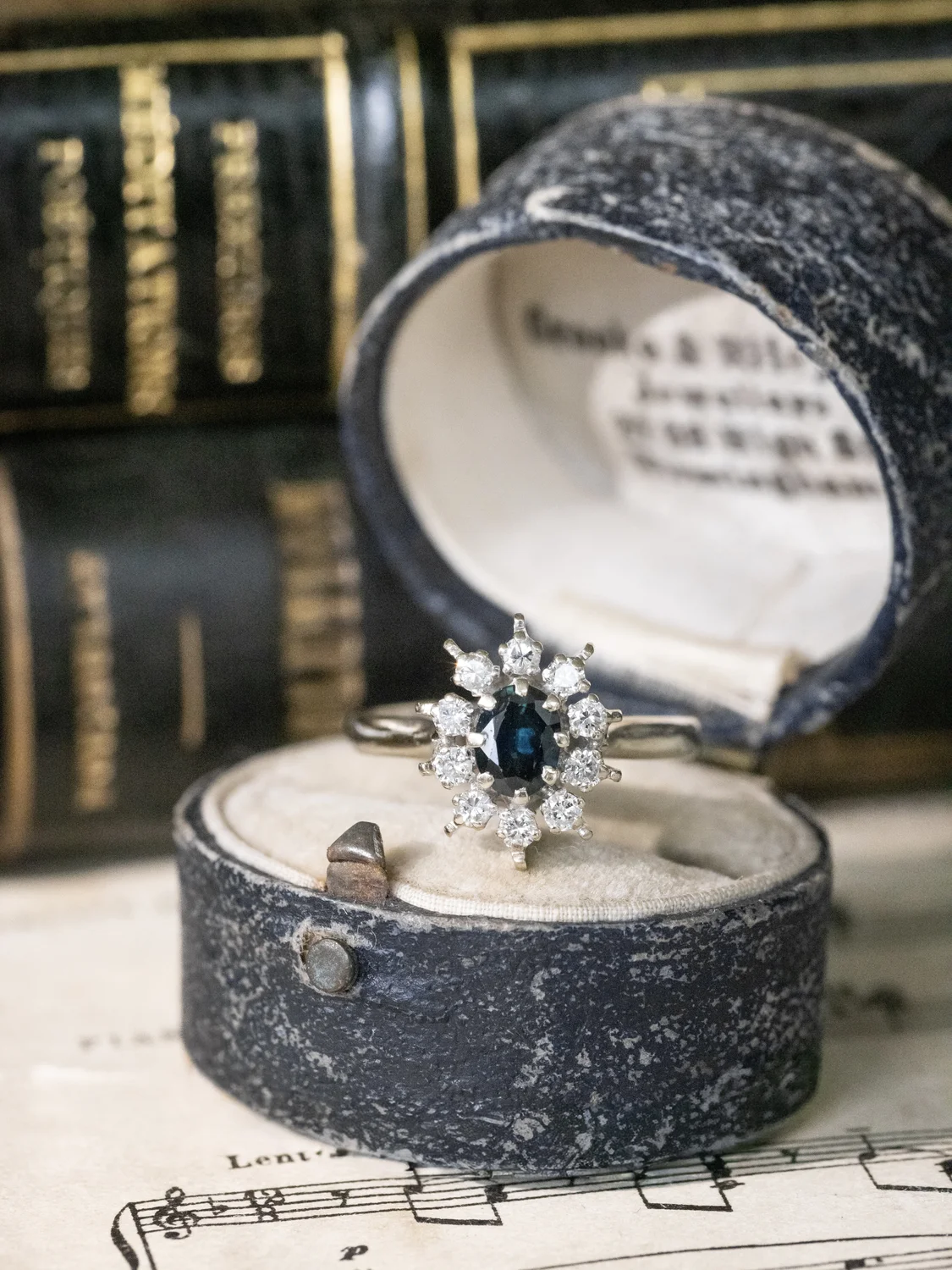 LA ELIANA, sublime et envoûtante bague Marguerite vintage en or blanc 18 carats, saphir & diamants scintillants ✨