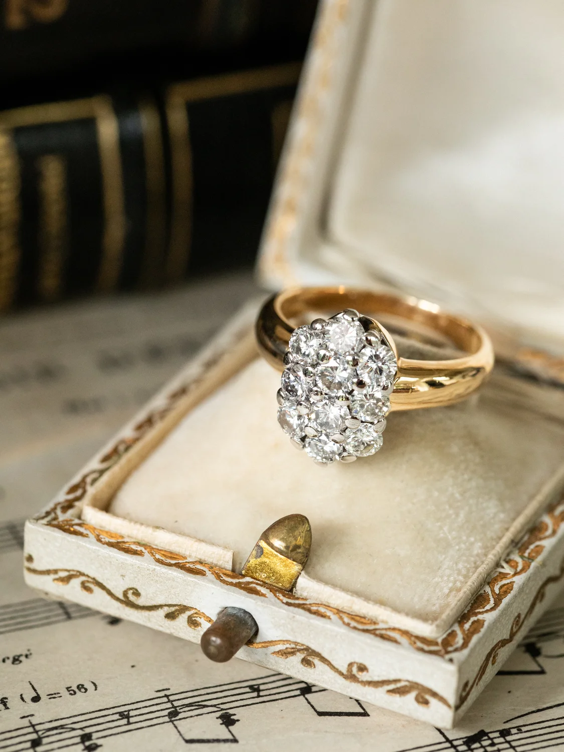 LA GARANCE, sublime bague ancienne (circa 1960) en or 18 carats deux tons et grappe de diamants étincelants ✨