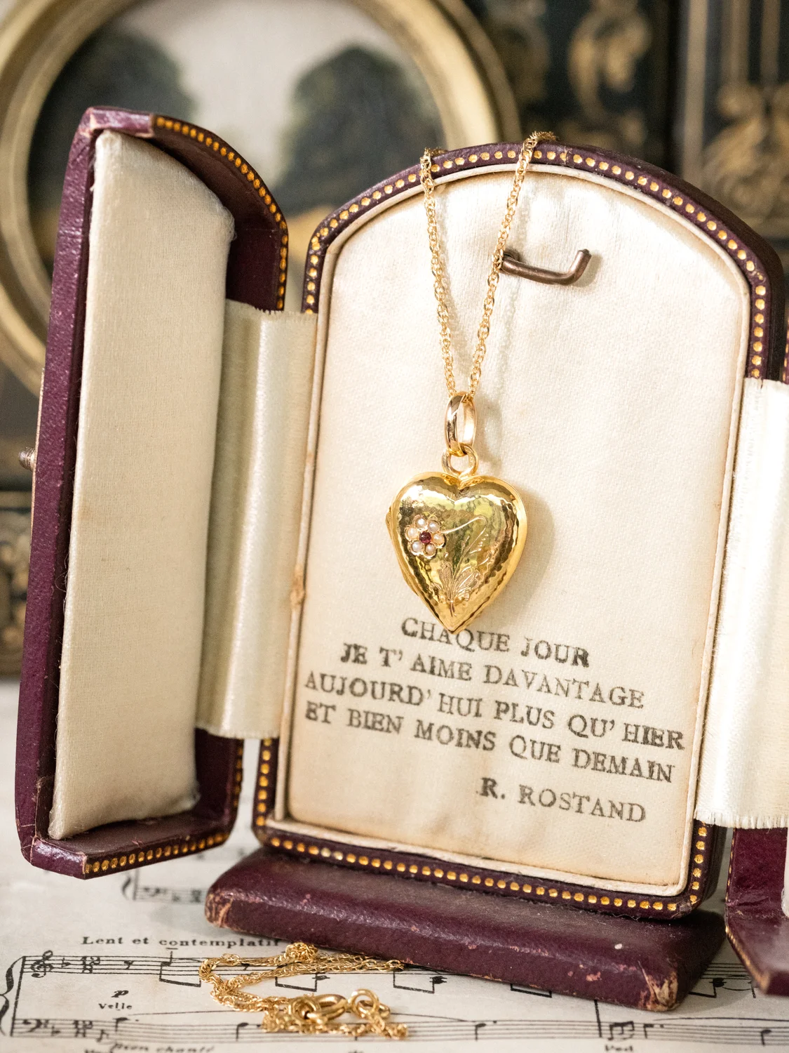 LE LAMARTINE, sublime et romantique pendentif ancien (circa 1900) à secrets / cœur ancien porte-photos en or 18 carats et petites perles (chaîne en or 18 carats incluse) ✨