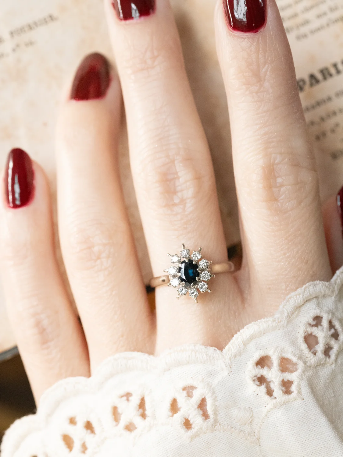 LA ELIANA, sublime et envoûtante bague Marguerite vintage en or blanc 18 carats, saphir & diamants scintillants ✨