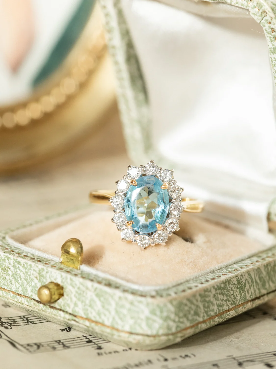 LA EVELINA, merveilleuse et lumineuse bague Pompadour vintage en or 18 carats deux tons, topaze & diamants scintillants ✨