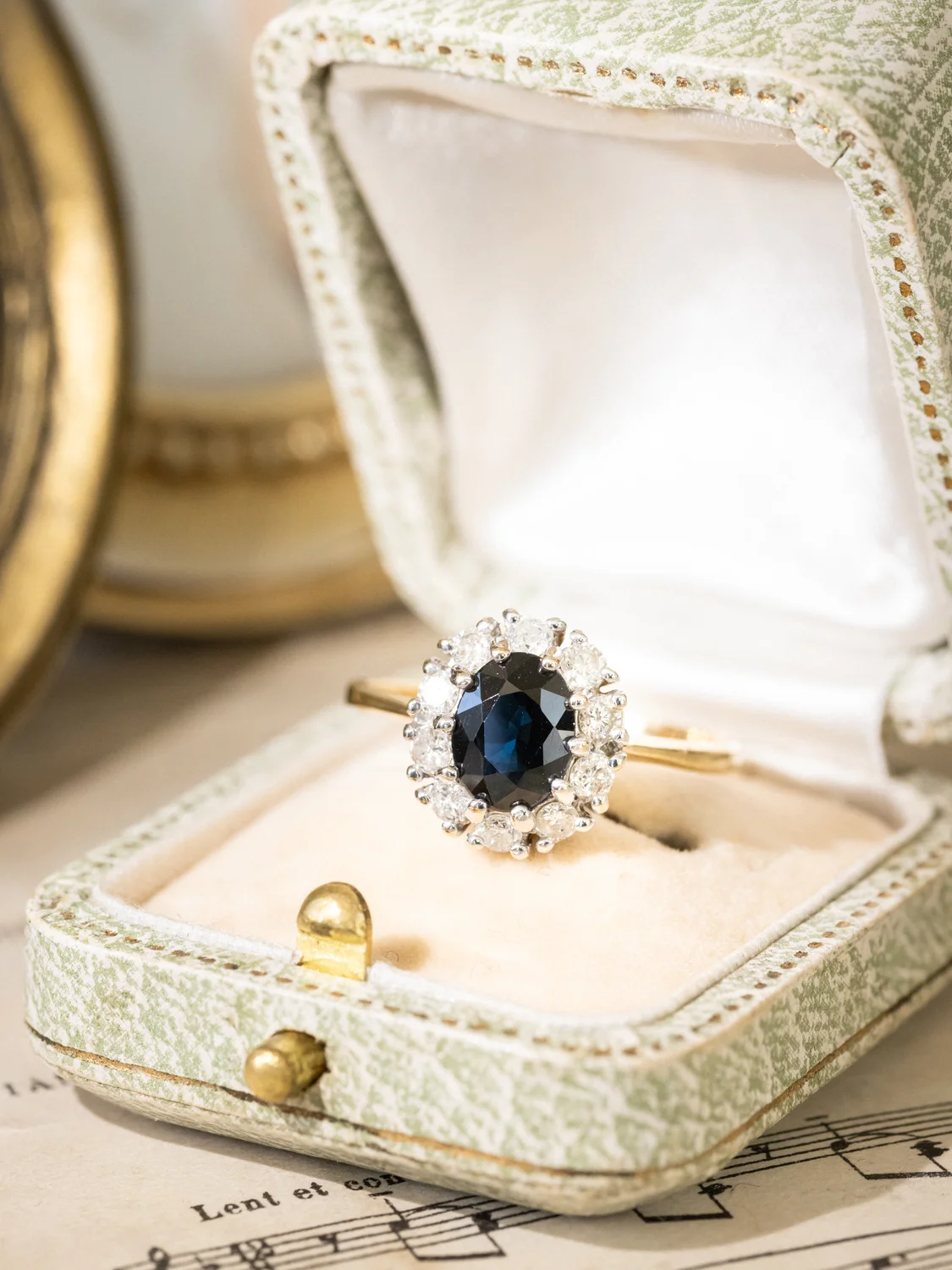 LA ÉMILIENNE, sublime et envoûtante bague Pompadour vintage en or 18 carats deux tons, saphir & diamants scintillants ✨