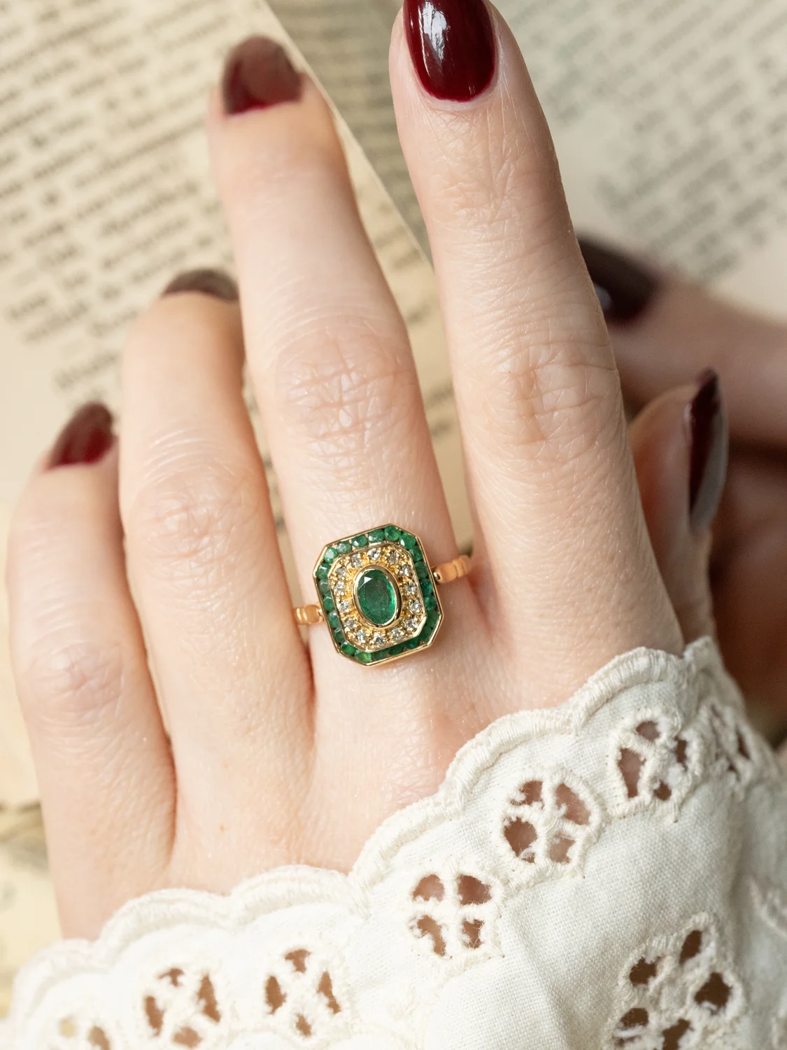 LA ADRIENNE, magnifique et envoûtante bague octogonale vintage de style Art Déco en or jaune 18 carats, émeraudes & petits diamants ✨