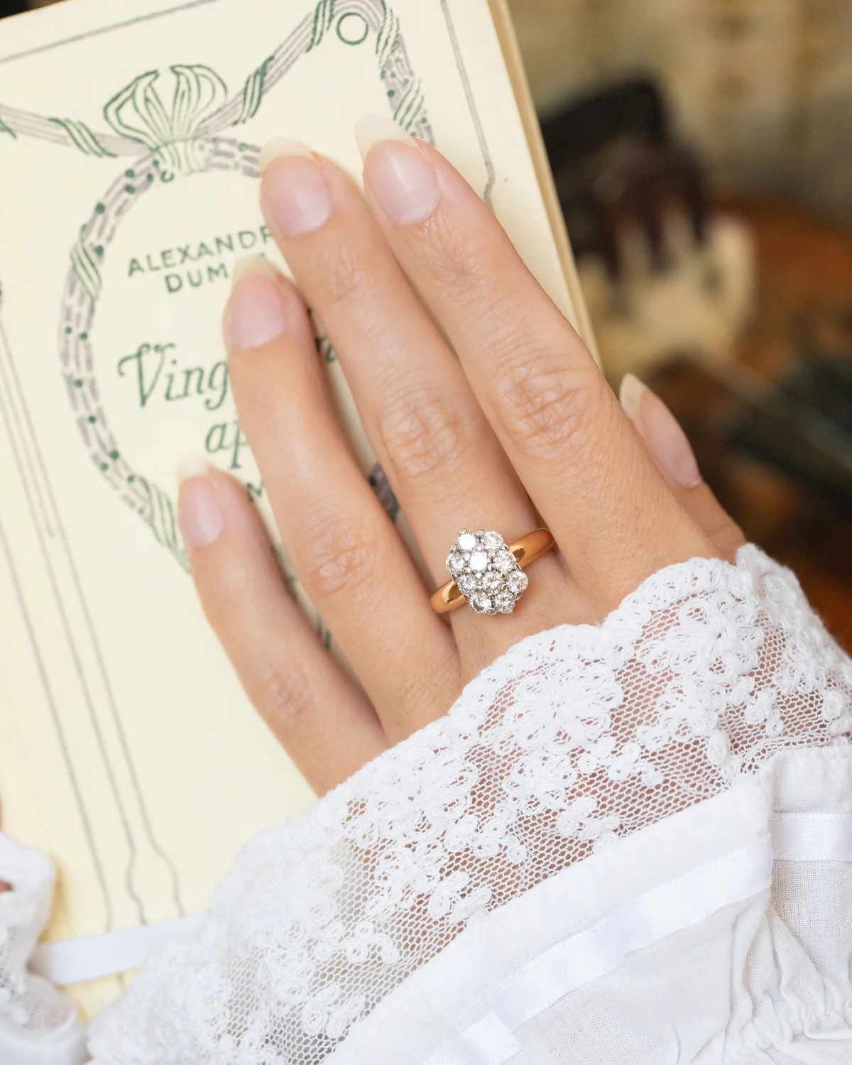 LA GARANCE, sublime bague ancienne (circa 1960) en or 18 carats deux tons et grappe de diamants étincelants ✨