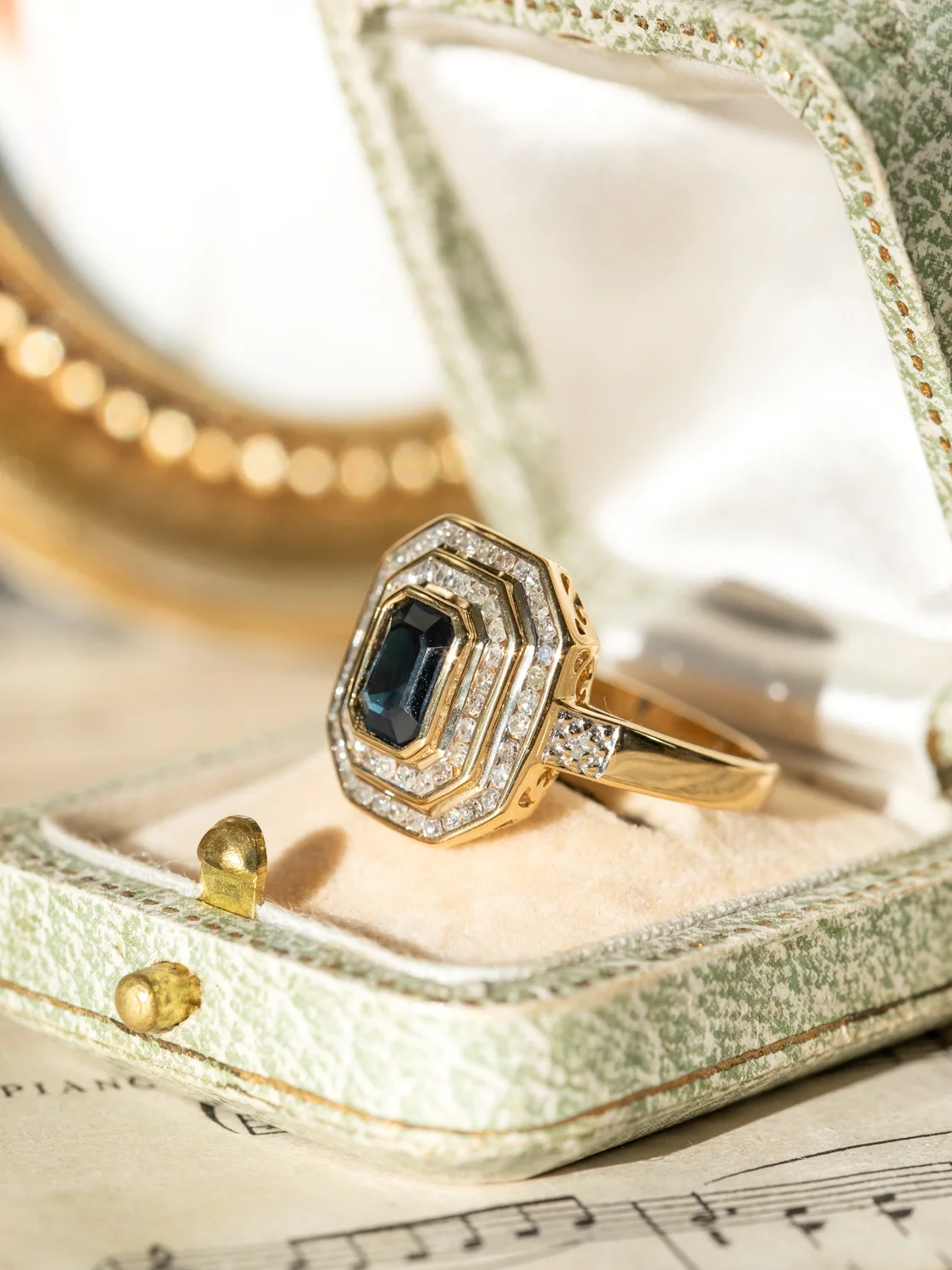 LA SOLÈNE, magnifique bague octogonale de style Art Déco en or 18 carats, saphir & 60 diamants scintillants ✨