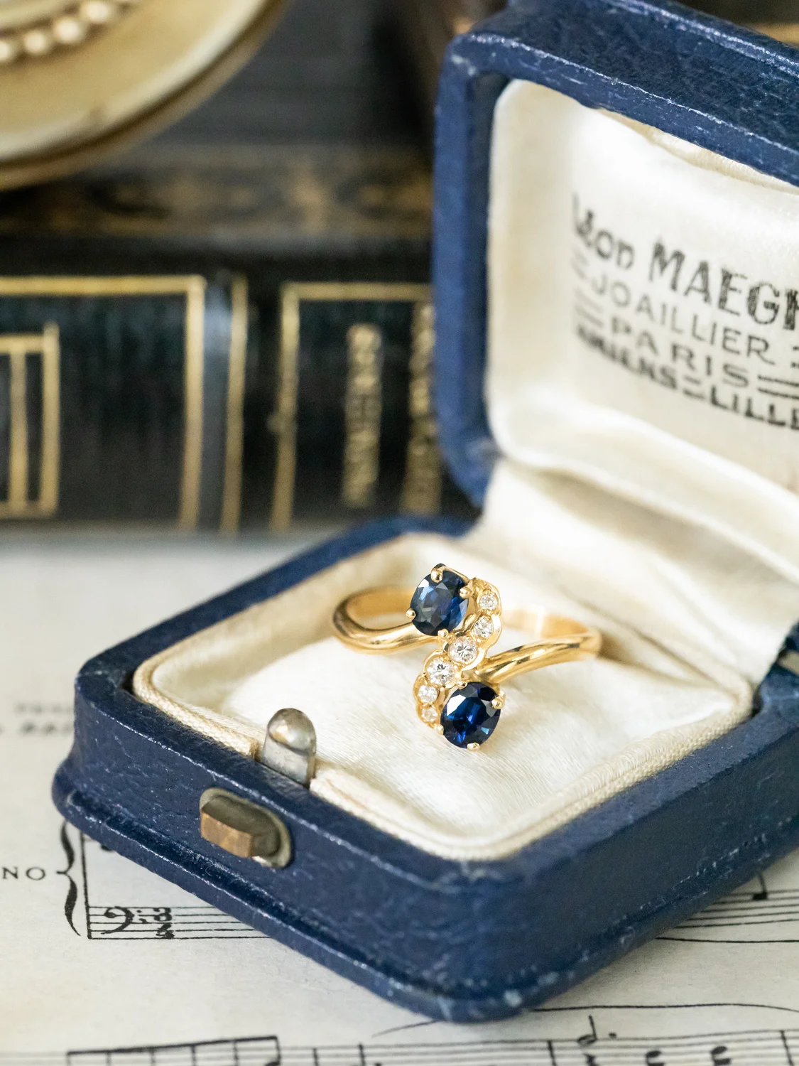 LA LINDA, adorable et envoûtante bague Toi & Moi vintage en or 18 carats, saphirs & diamants étincelants ✨