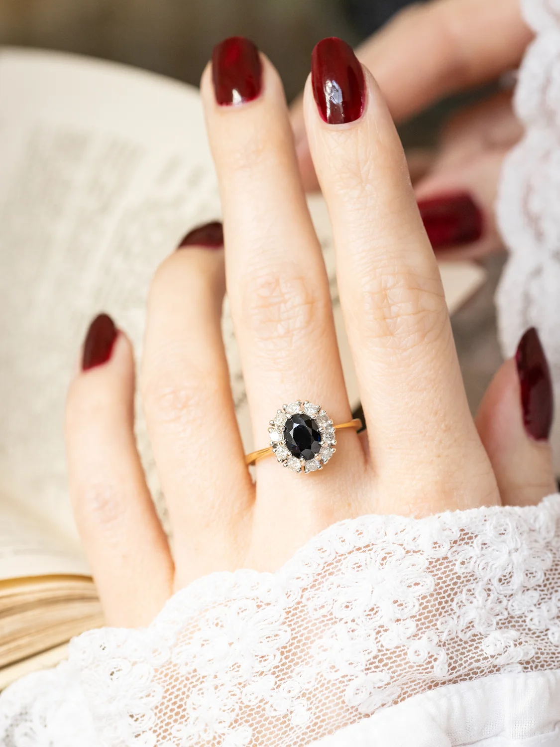 LA ÉMILIENNE, sublime et envoûtante bague Pompadour vintage en or 18 carats deux tons, saphir & diamants scintillants ✨