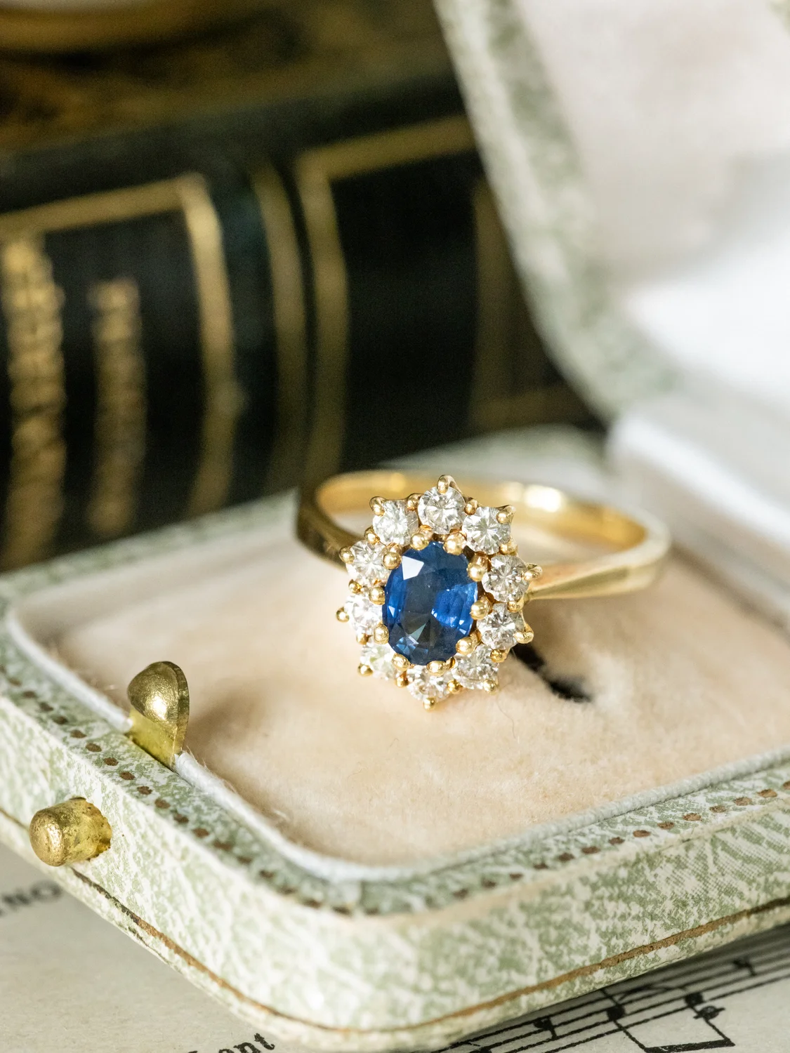 LA PAULE, sublime bague Marguerite vintage en or 18 carats, saphir et entourage diamants scintillants ✨