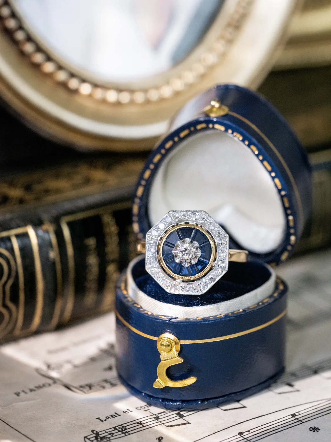 LA OCTAVIA, magnifique bague octogonale vintage de style Art Déco en or 18 carats deux tons, 25 diamants & saphirs calibrés ✨