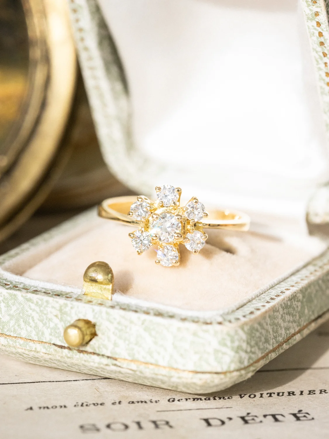 LA LORETTA, magnifique bague Marguerite vintage en or jaune 18 carats et sept diamants étincelants ✨