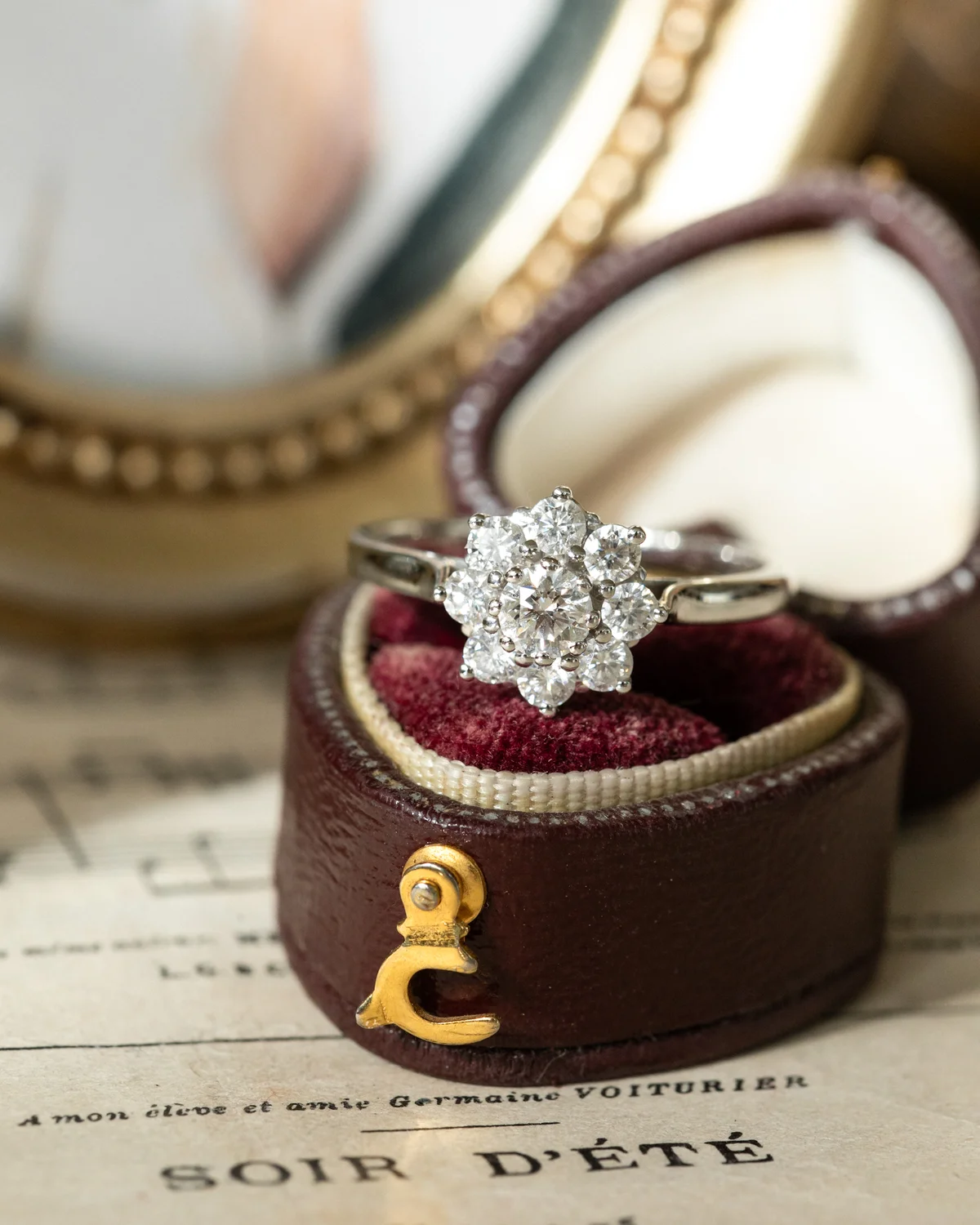 LA ISABELLE, sublime et lumineuse bague Marguerite vintage or blanc 18 carats et diamants étincelants ✨