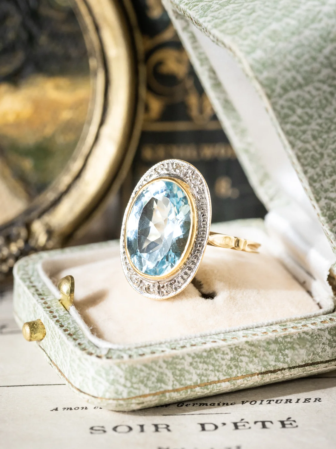 LA ONDINE, sublime et lumineuse bague vintage en or 18 carats deux tons, topaze 4 carats en serti clos & petits diamants ✨