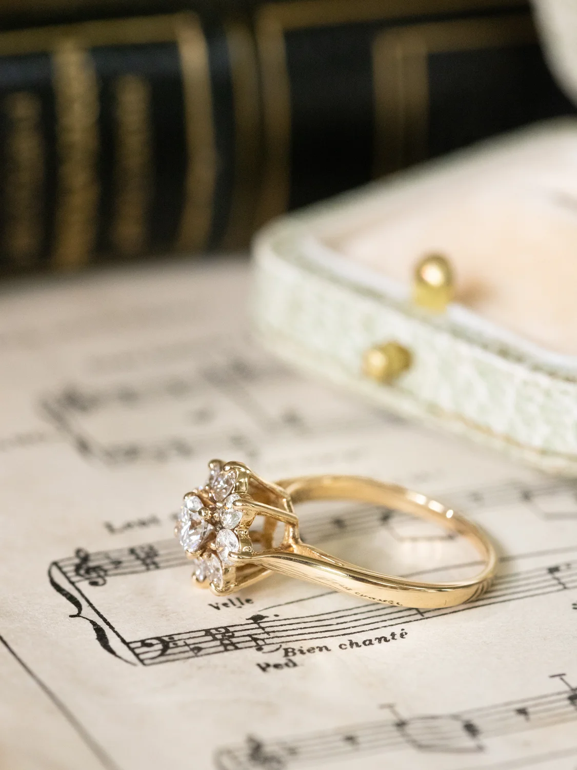 LA HARRIET, sublime bague Marguerite vintage (circa 1960) en or 18 carats et diamants étincelants ✨