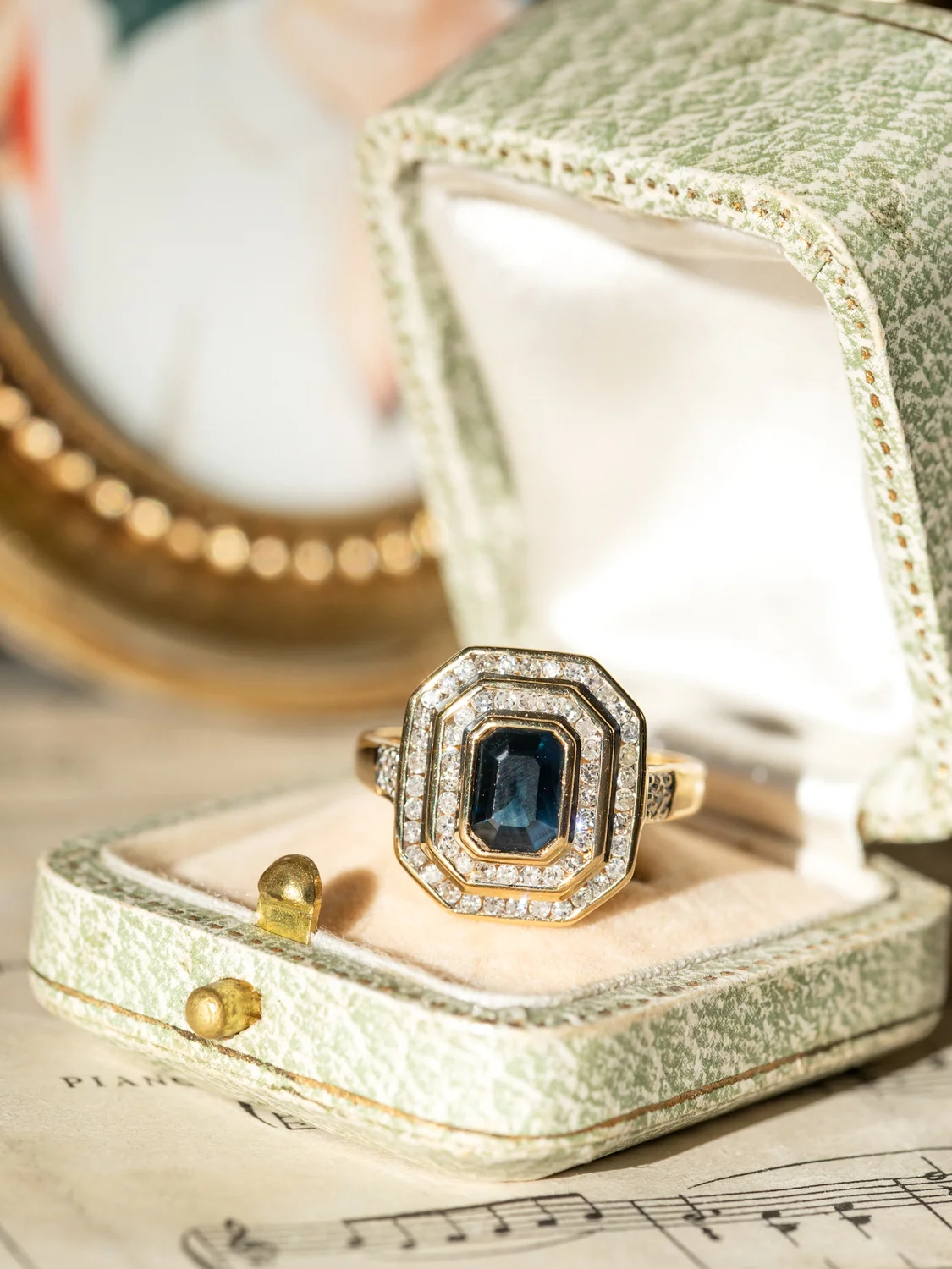 LA SOLÈNE, magnifique bague octogonale de style Art Déco en or 18 carats, saphir & 60 diamants scintillants ✨
