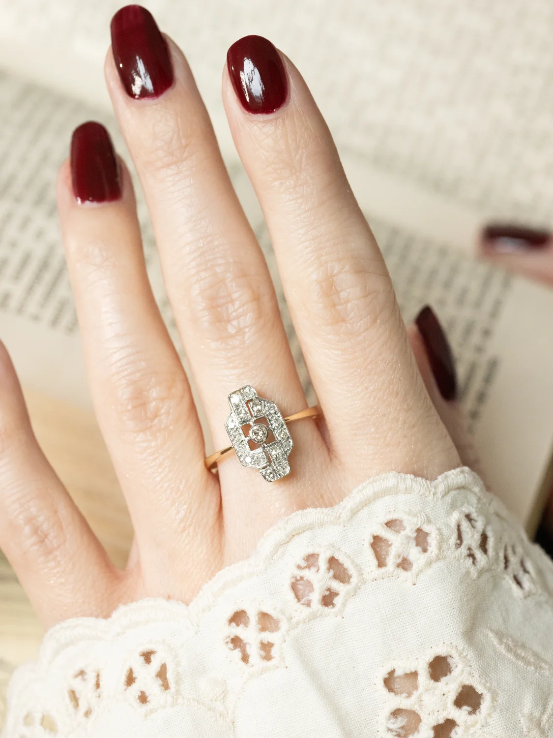 LA ALPHONSINE, sublime et lumineuse bague Art Déco (circa 1935) en or 18 carats deux tons pavée de diamants étincelants ✨