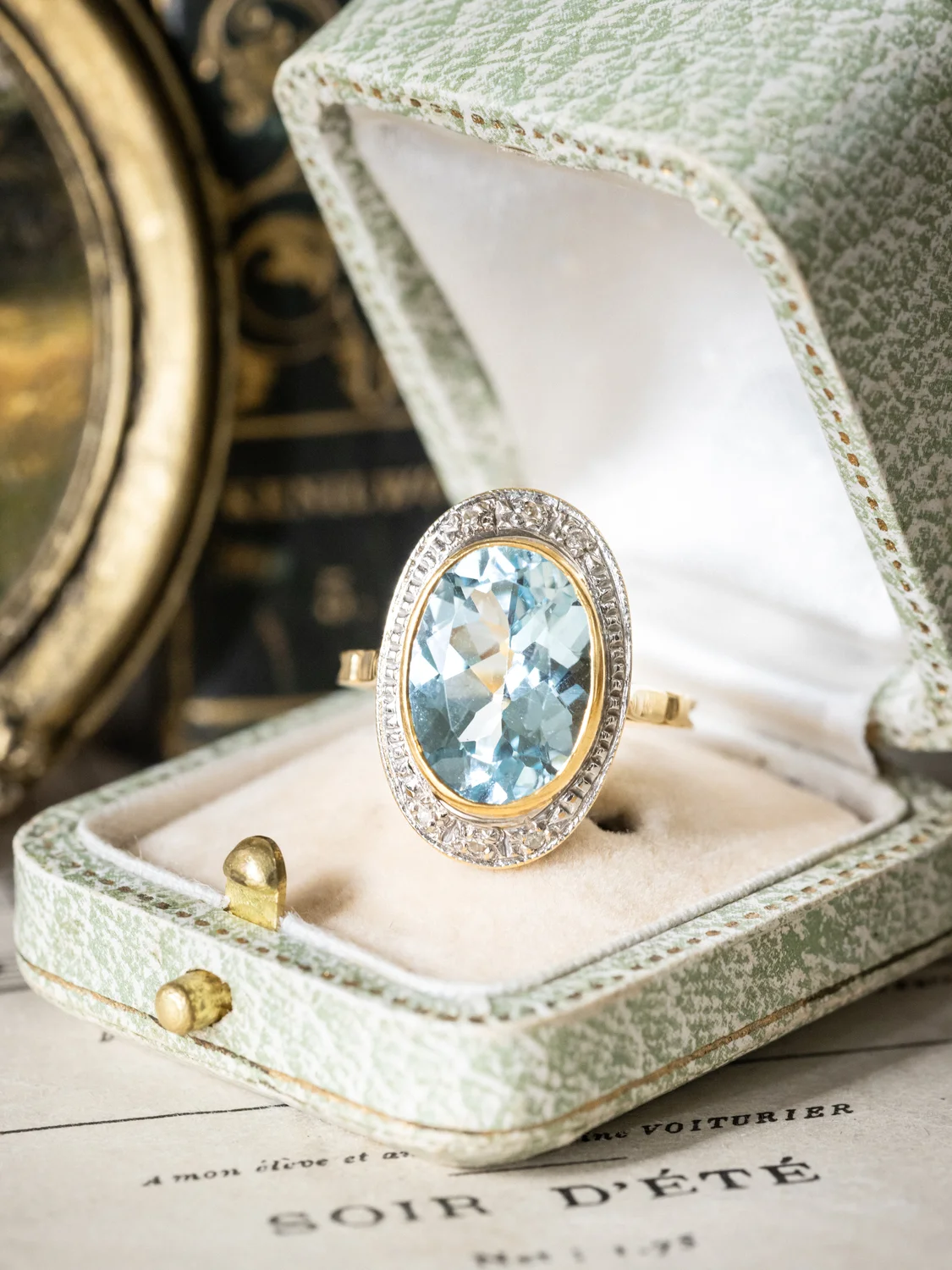 LA ONDINE, sublime et lumineuse bague vintage en or 18 carats deux tons, topaze 4 carats en serti clos & petits diamants ✨