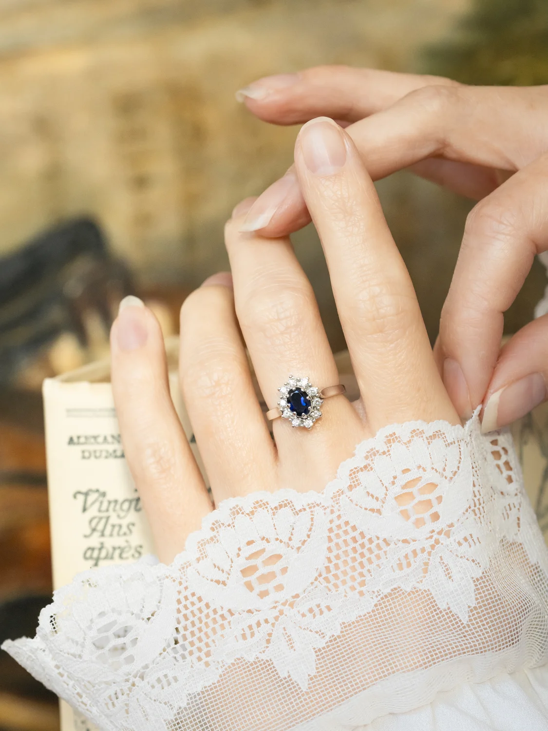 LA ÉLIANE, sublime et envoûtante bague Marguerite vintage en or blanc 18 carats, saphir & diamants étincelants ✨