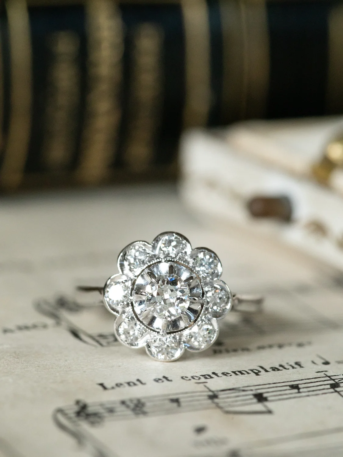 LA IRENE, splendide et merveilleuse bague Marguerite ancienne Art Déco (circa 1920) en or 18 carats, platine et diamants étincelants ✨
