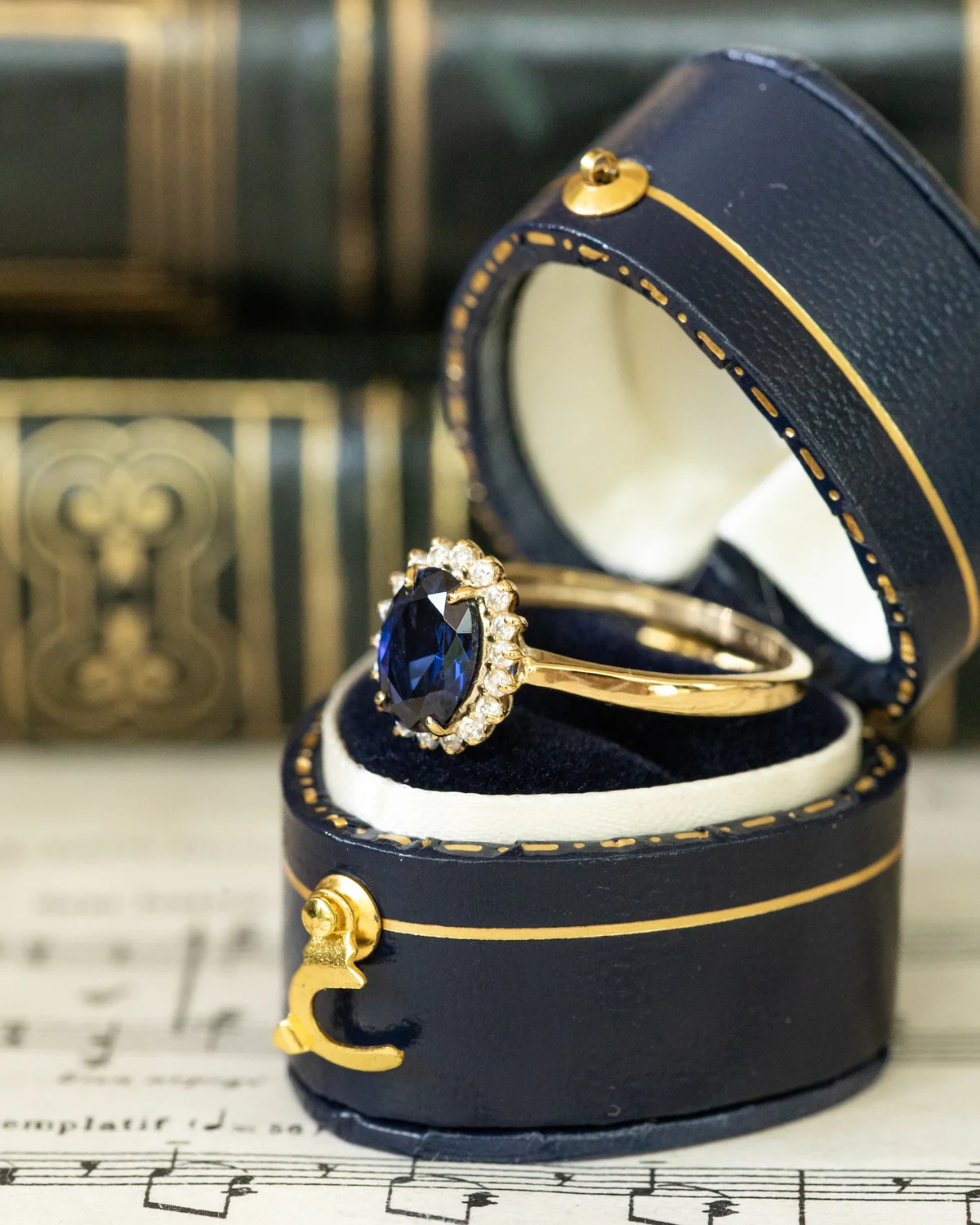 LA YSA, merveilleuse bague halo en or jaune 14 carats, saphir & diamants scintillants ✨