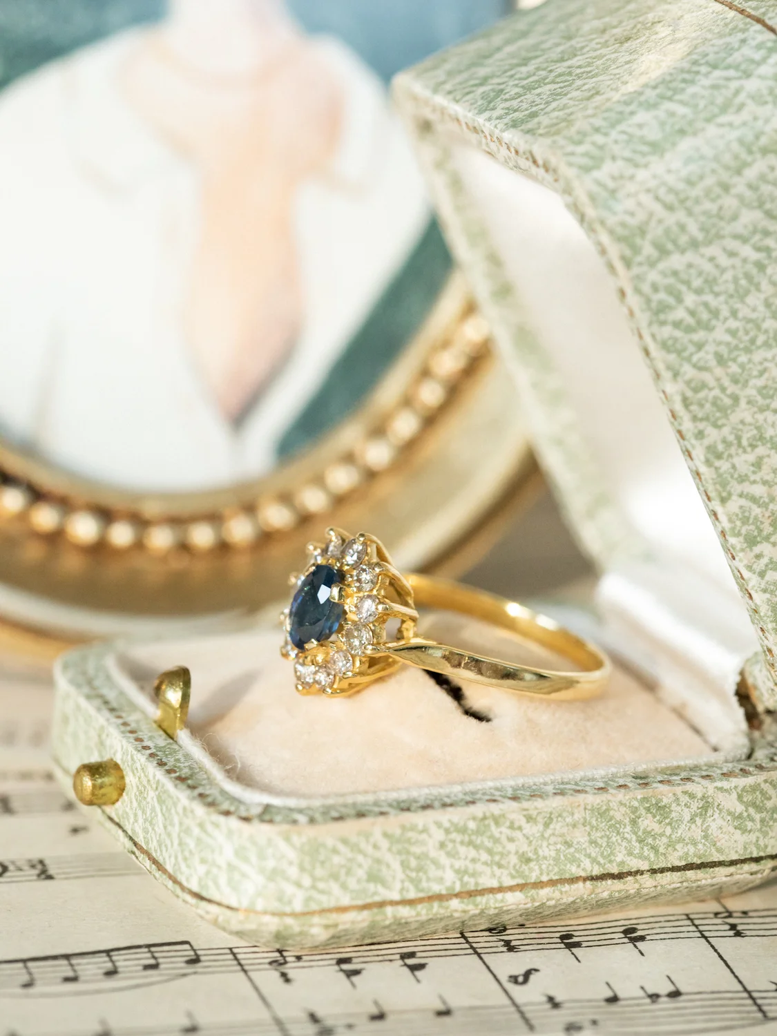 LA RENÉE, magnifique bague Marguerite vintage (circa 1970) en or 18 carats, saphir & 12 diamants scintillants ✨