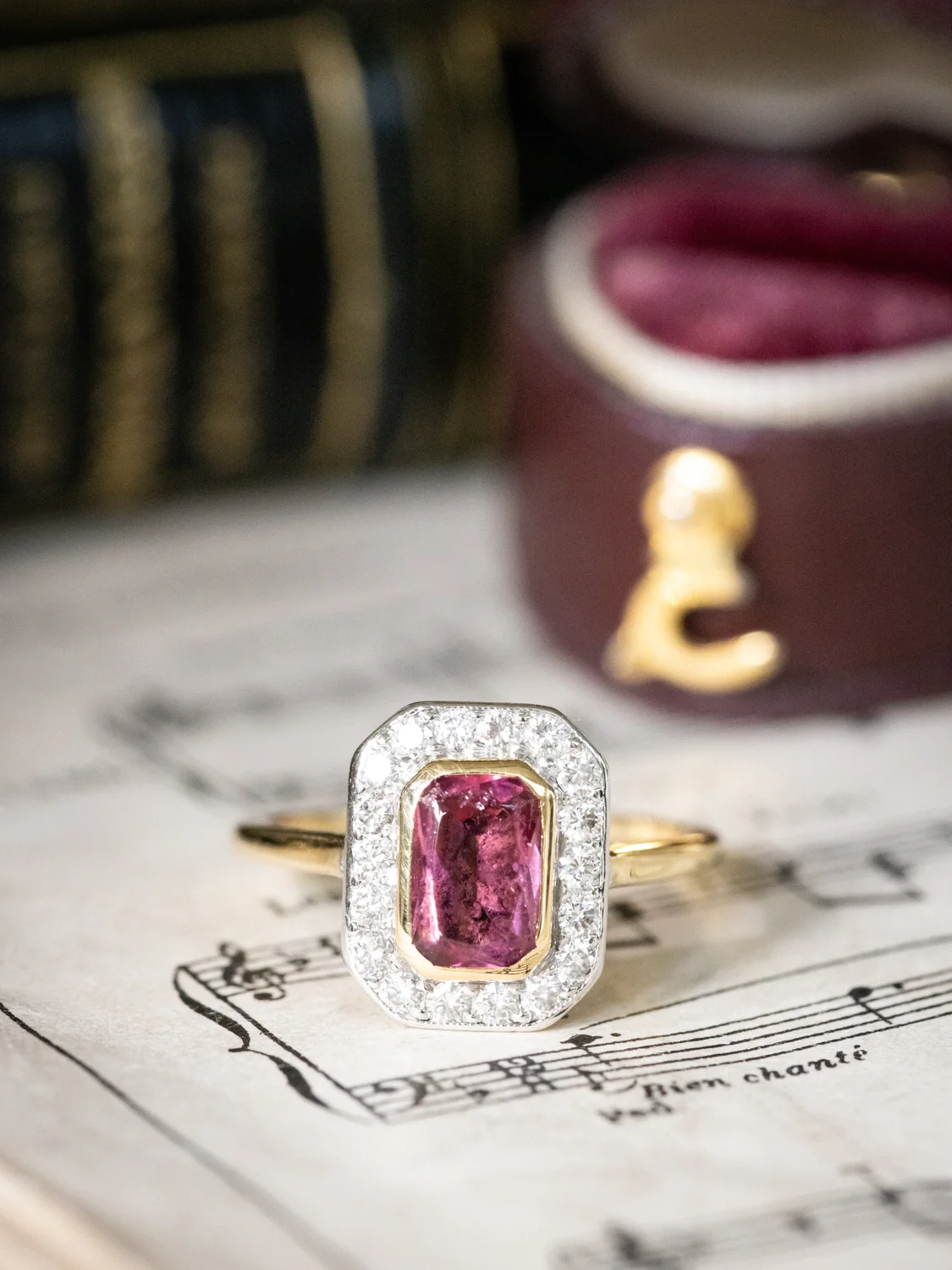 LA LILIANNE, sublime bague vintage de style Art Déco en or 18 carats deux tons, tourmaline rose & entourage diamants scintillants ✨