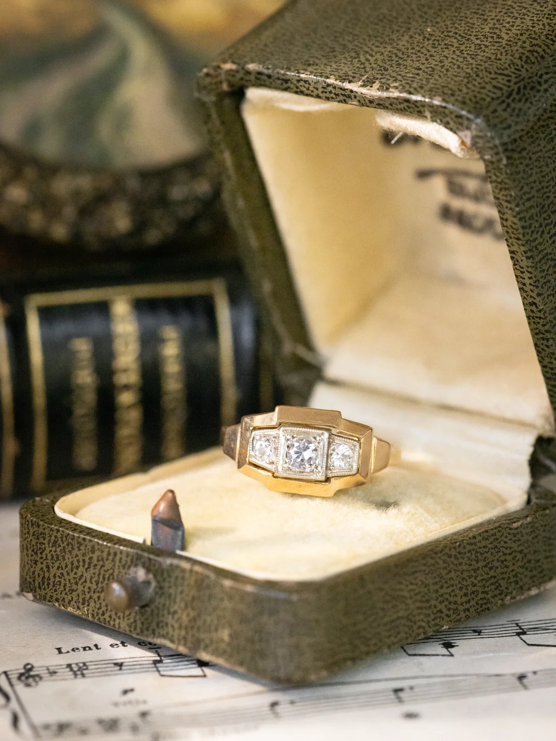 LA ALAÏS, magnifique bague jarretière Art Déco (circa 1940) en or 18 carats deux tons et pierres blanches scintillantes ✨