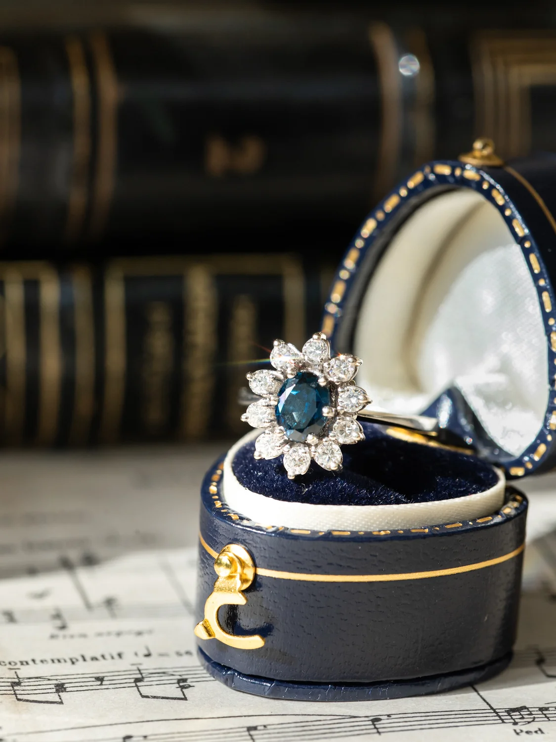 LA LÉNA, sublime bague Marguerite vintage en or blanc 18 carats, saphir & diamants scintillants ✨